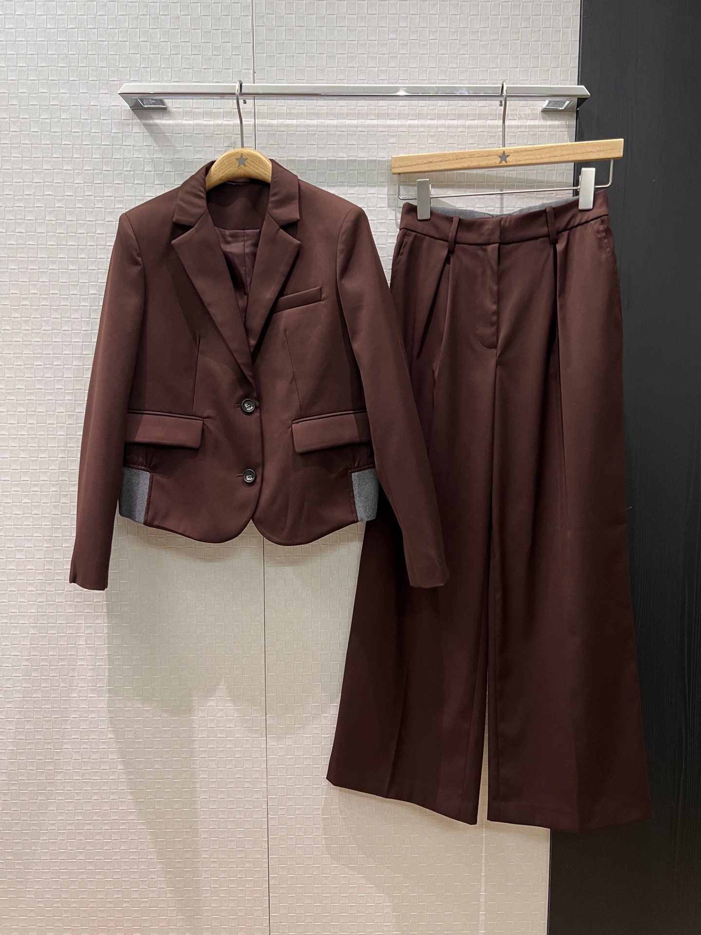 NO:501990,Jacket Pants P new loewe ribbed splicing design suit jacket ribbed splicing waist suit wide-leg pants handsome and capable commuting cool casual and fashionable S-XL,,loewe, jackets & coats,business suit,alexander wang19860909外套 裤子P新款loewe 罗纹拼接设计西装外套罗纹拼接腰西装阔腿裤帅气干练 通勤酷飒 休闲时尚 S-XL,,loewe,jackets & coats,business suit,alexander wang,Women's clothing