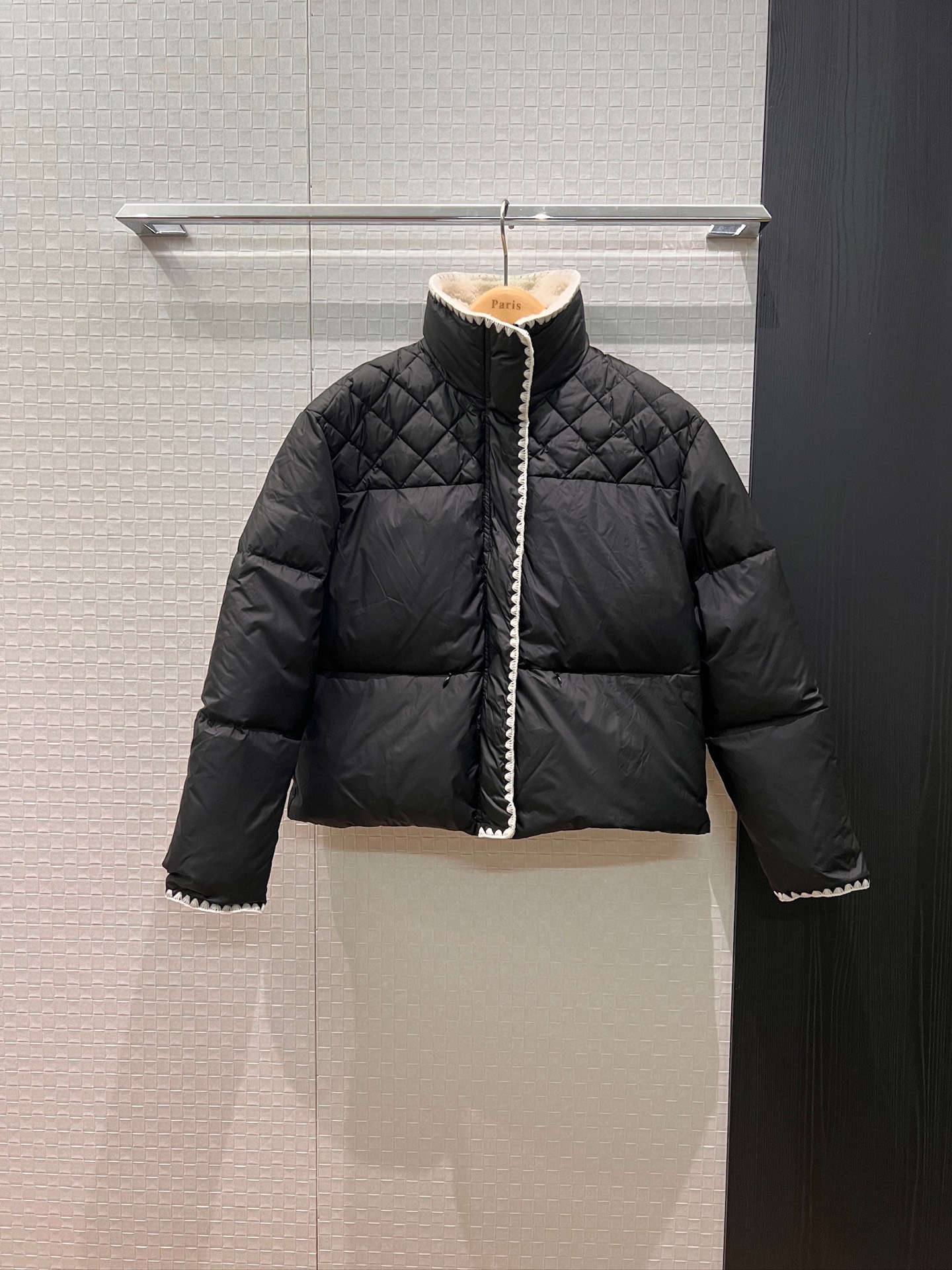 NO:503012,New heavy-duty embroidered diamond turtleneck down jacket jacket with dust bag, fleece splicing collar 90 down 10 feathers, loose and casual, invisible pocket fashionable and versatile, black and white SML,, jackets & coats, down jacket, alexander wang19860909配防尘袋新款重工绣花边菱格高领羽绒服外套 摇粒绒拼接衣领90羽绒10羽毛 宽松休闲 隐形口袋时尚百搭 黑色白色 SML,,jackets & coats,down jacket,alexander wang,Women's clothing
