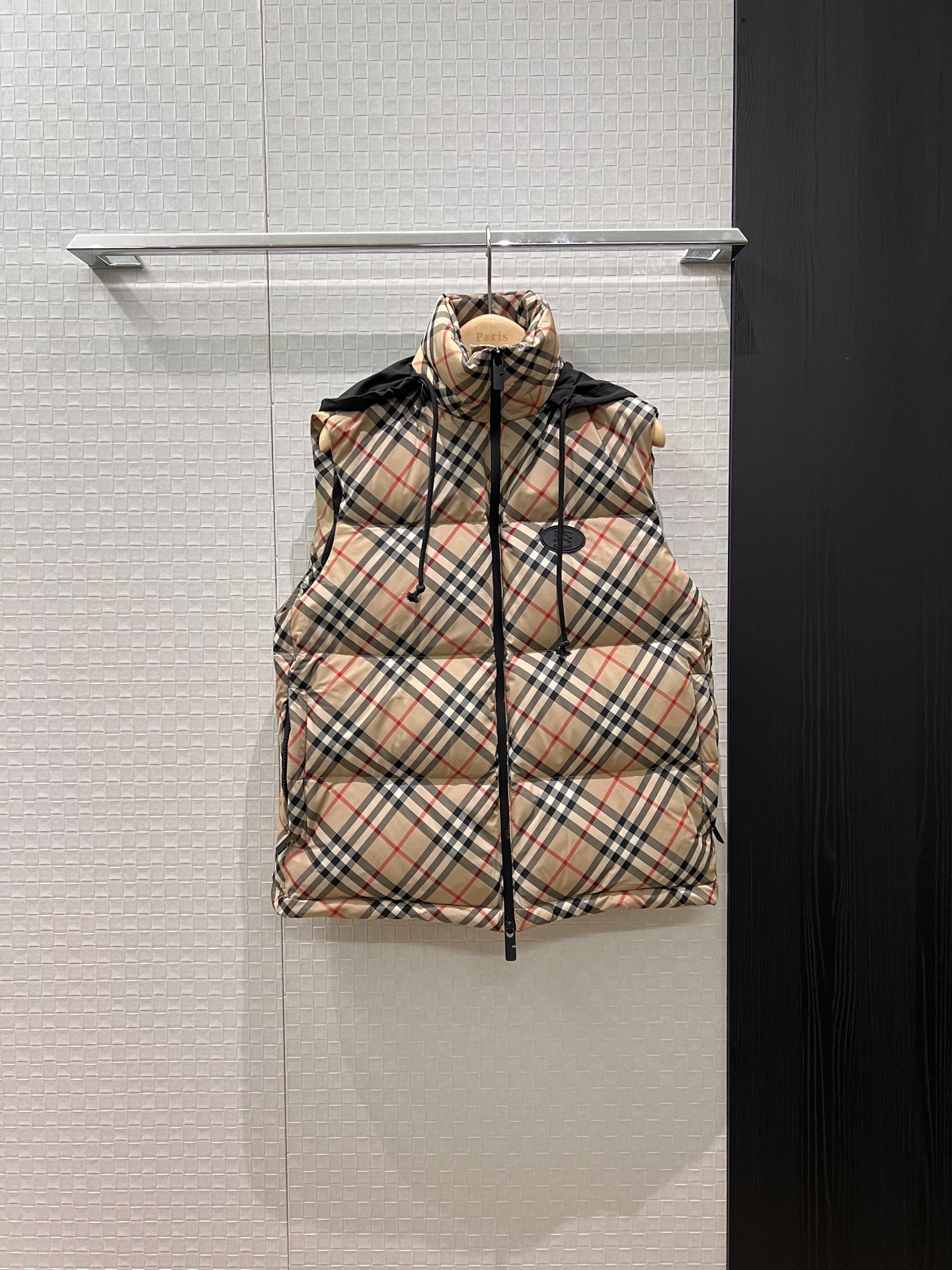 NO:503008,New hooded stand-up collar plaid down vest jacket with a dust bag, hat can be stored, chest logo silicone badge decoration 90 down 10 feathers, loose and casual, fashionable, age-reducing sweet and cool versatile S-XL,, jackets & coats, down jacket, hats, alexander wang19860909配防尘袋新款连帽立领格纹羽绒马甲外套 帽子可收纳 胸前logo硅胶徽章装饰90羽绒10羽毛 宽松休闲 时尚减龄甜酷百搭 S-XL,,jackets & coats,down jacket,hats,alexander wang,Women's clothing