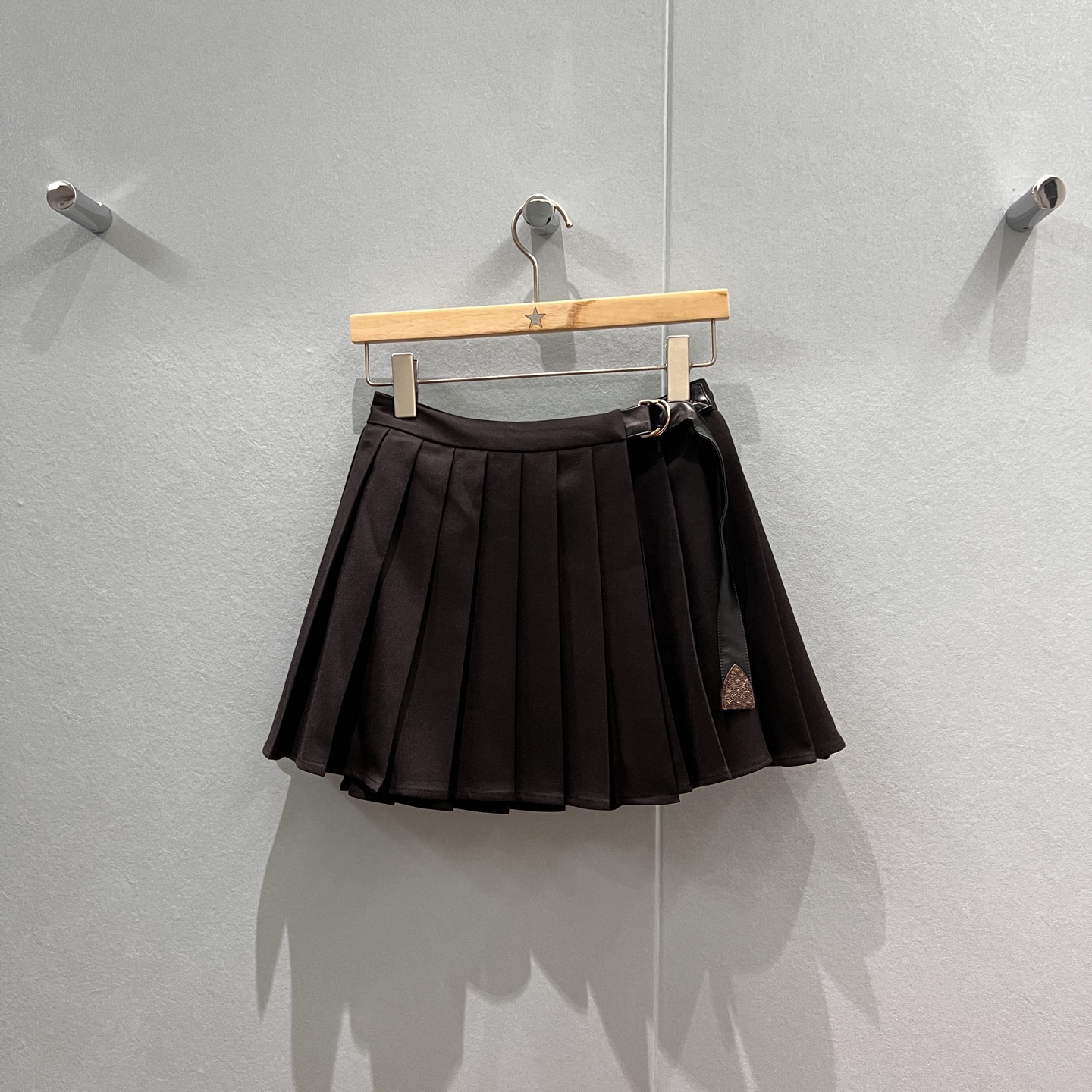 NO:503027,New style of old-fashioned leather tie-fitting decoration, wrapped pleated skirt wool blend, college style, casual and versatile white S-XL,, skirts, alexander wang19860909新款老花皮饰系带装饰 包裹百褶半裙羊毛混纺 学院风 休闲百搭咖色白色 S-XL,,skirts,alexander wang,Women's clothing