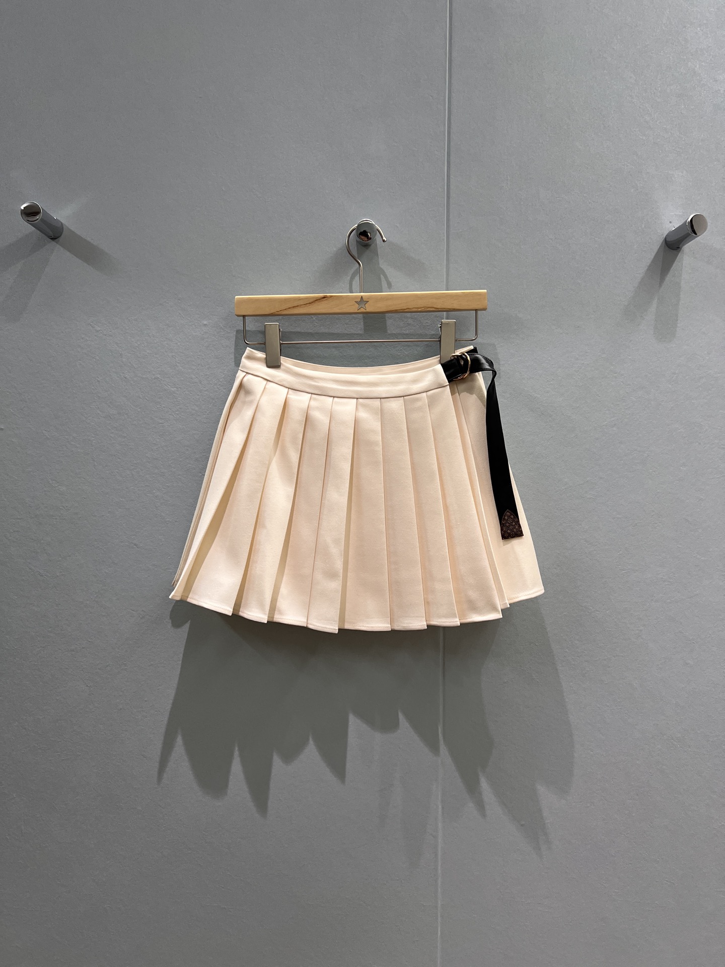 NO:503033,New style of old-fashioned leather tie-fitting decoration, wrapped pleated skirt wool blend, college style, casual and versatile white S-XL,, skirts, alexander wang19860909新款老花皮饰系带装饰 包裹百褶半裙羊毛混纺 学院风 休闲百搭咖色白色 S-XL,,skirts,alexander wang,Women's clothing
