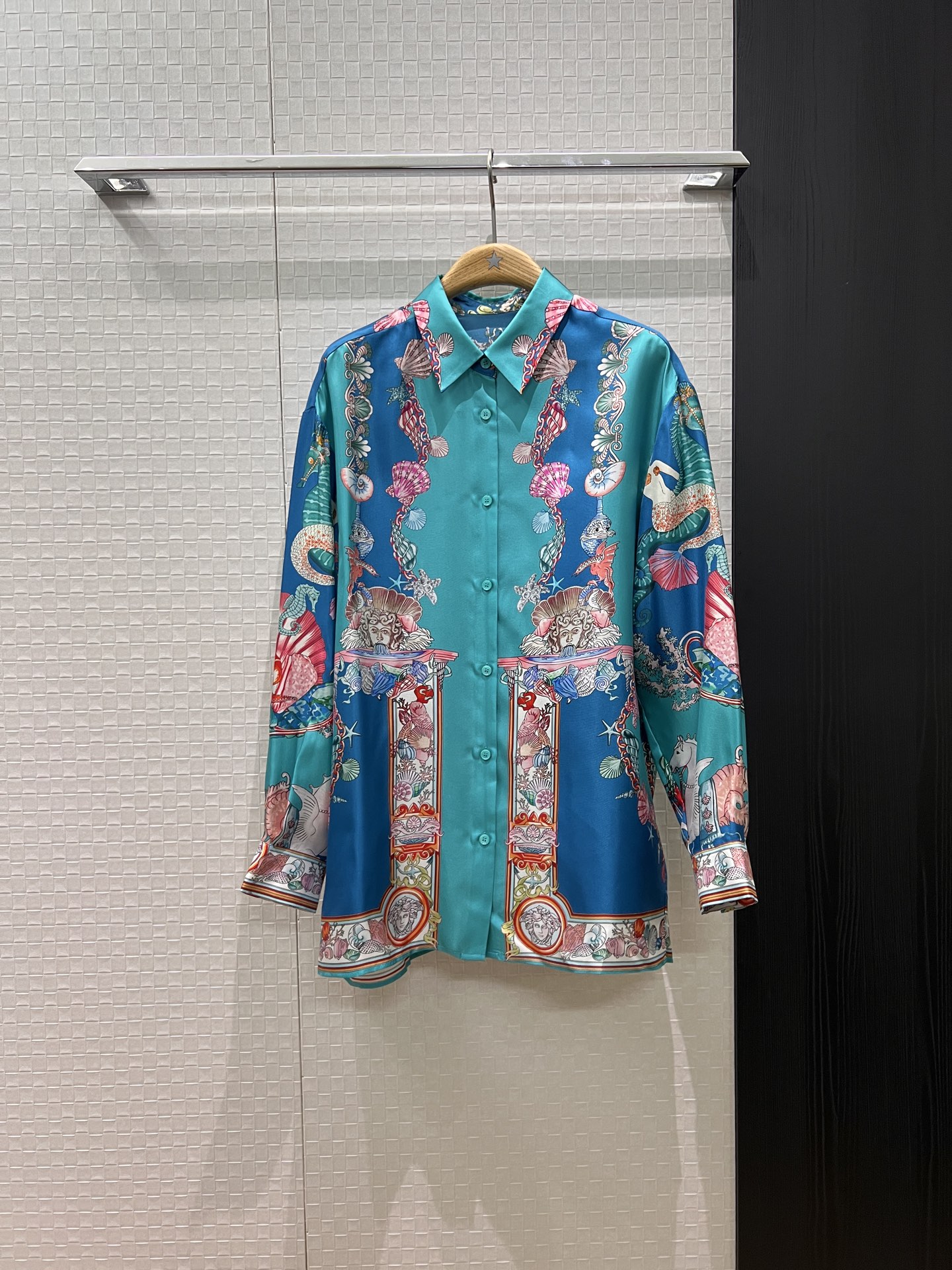 NO:503053,The new summer dream style mermaid shell positioning printed silk twill shirt commuting routine Meinihu green temperament age-reducing ♀S-XL, real silk, alexander wang19860909新款夏梦同款 美人鱼贝壳定位印花真丝斜纹衬衣通勤常规 美腻湖绿色 气质减龄♀S-XL,,real silk,alexander wang,Women's clothing
