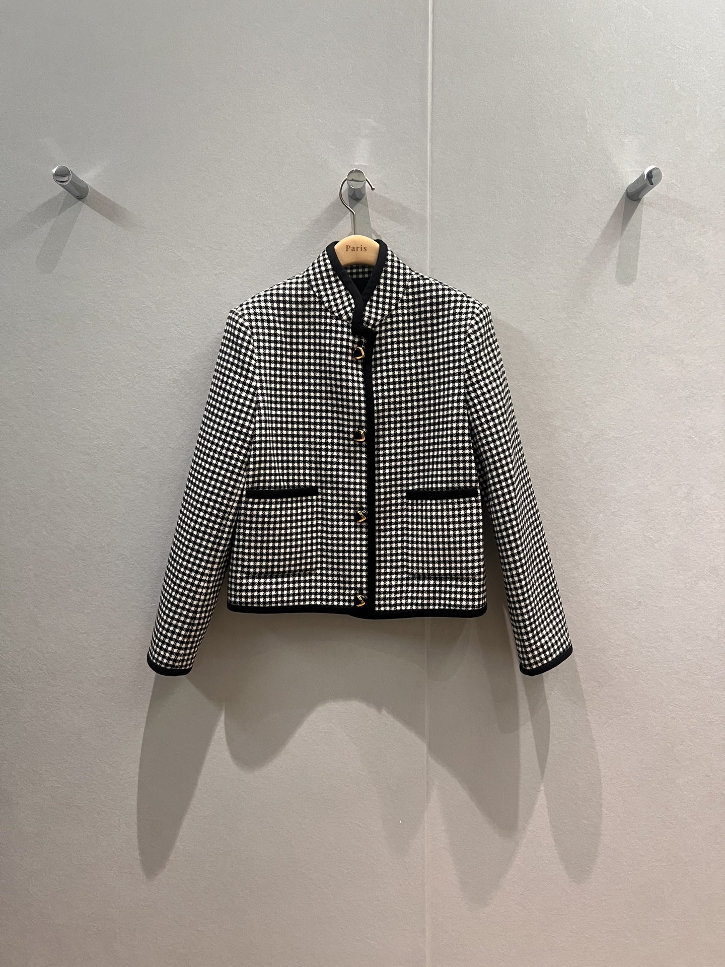 NO:503750,New style is coming to the new Chinese stand-up collar houndstooth short jacket black edging V-letter buttons simple and fashionable temperament commuting SML, jackets & coats,alexander wang19860909新款来袭新中式立领千鸟格短款外套黑色包边 V字母扣子简约时尚 气质通勤 SML,,jackets & coats,alexander wang,Women's clothing
