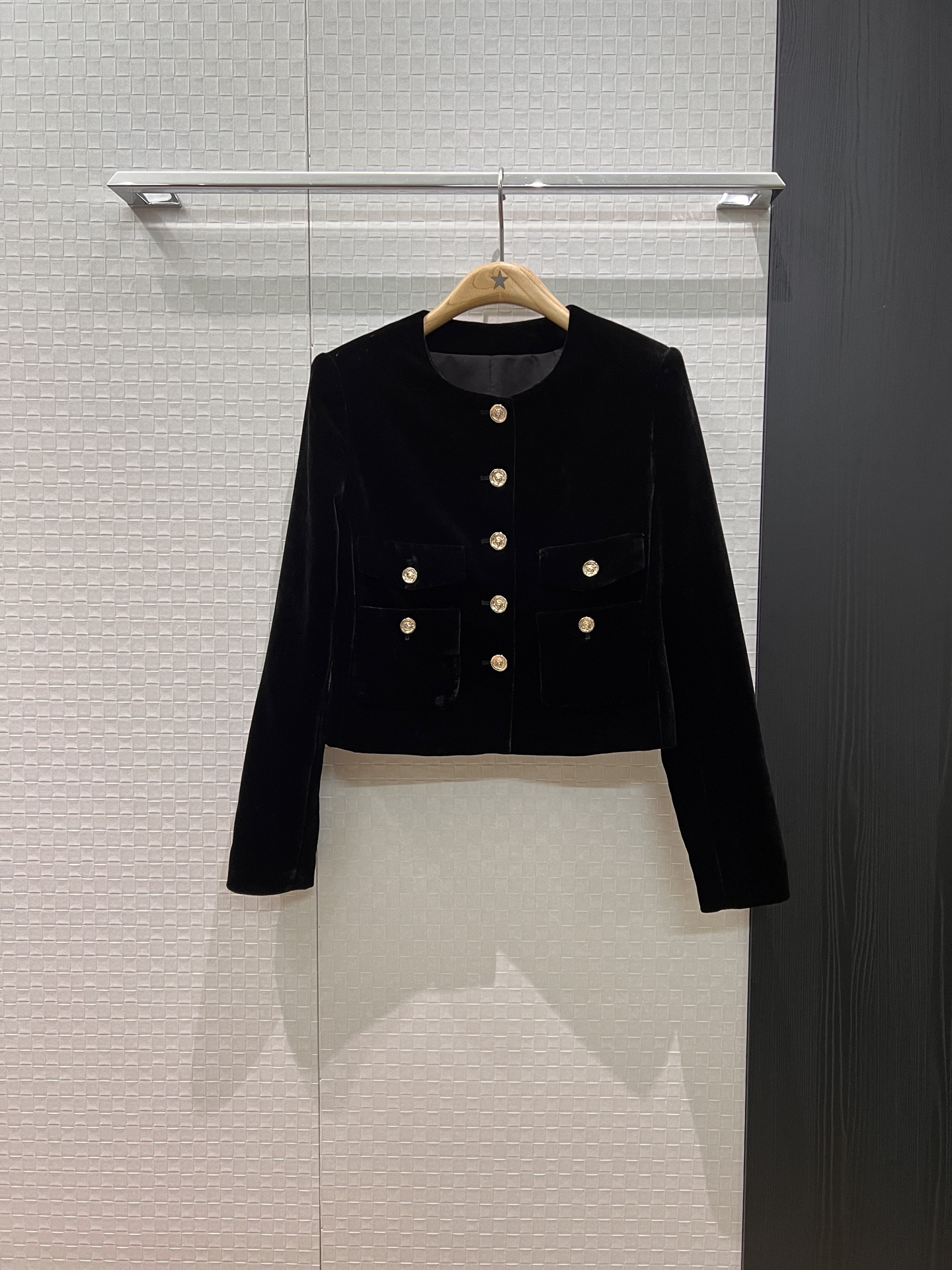 NO:504500,New gold buckle decorative round neck velvet short jacket French minimalist commuting fashion temperament versatile S-XL, Jackets & coats, alexander wang19860909新款金扣装饰圆领丝绒短款外套法式极简 通勤时尚 气质百搭S-XL,,jackets & coats,alexander wang,Women's clothing