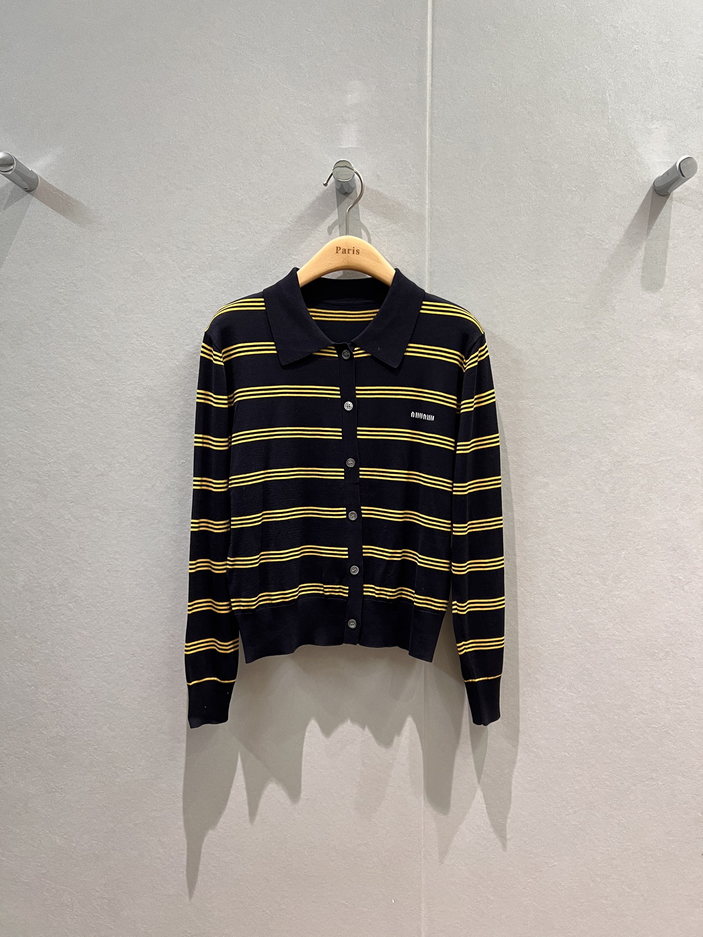 NO:505680,New color block striped lapel knitted cardigan jacket chest miu embroidery decoration college style fashion casual age-reducing versatile yellow stripes gray stripes SML, miumiu, jackets & coats, alexander wang19860909新款拼色条纹翻领针织开衫外套胸前miu刺绣装饰 学院风 时尚休闲 减龄百搭黄条纹灰条纹 SML,,miumiu,jackets & coats,alexander wang,Women's clothing