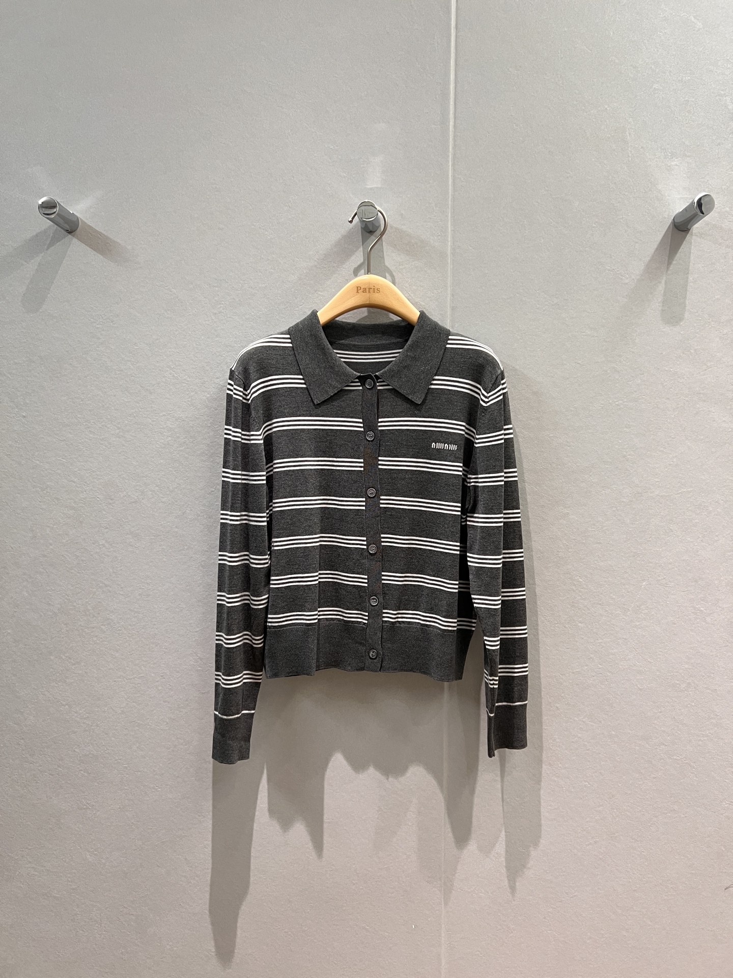NO:505677,New color block striped lapel knitted cardigan jacket chest miu embroidery decoration college style fashion casual age-reducing versatile yellow stripes gray stripes SML, miumiu, jackets & coats, alexander wang19860909新款拼色条纹翻领针织开衫外套胸前miu刺绣装饰 学院风 时尚休闲 减龄百搭黄条纹灰条纹 SML,,miumiu,jackets & coats,alexander wang,Women's clothing