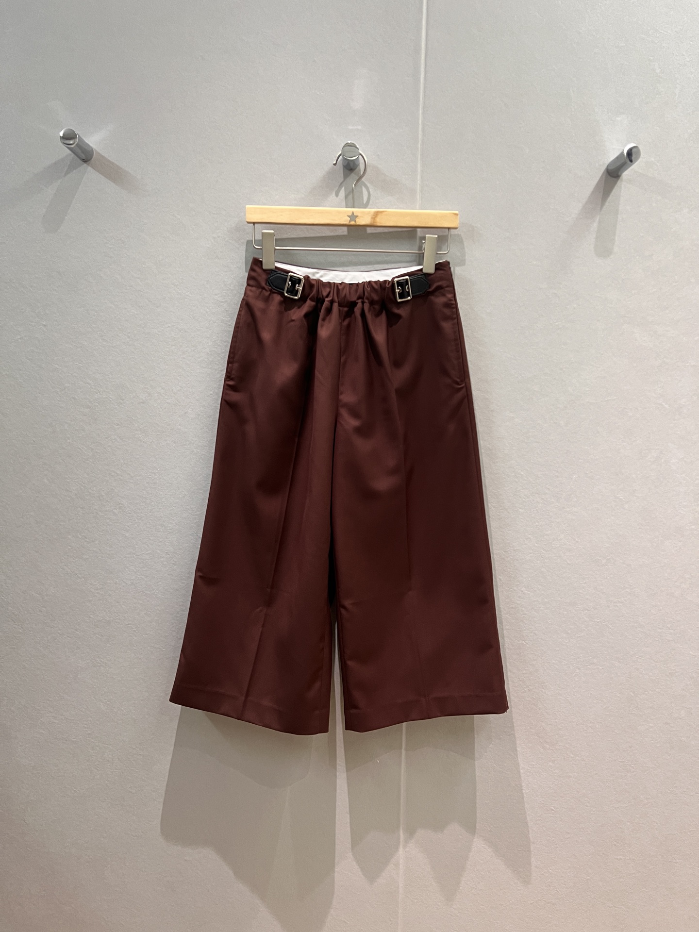 NO:506464,New loewe belt buckle series, waist elastic belt adjustable design, wide-leg cropped pants classic leather label decoration, lazy and casual, fashionable and versatile, same jacket, old money handsome S-XL,,loewe, jackets & coats, jackets & coats, alexander wang19860909新款loewe皮带扣系列 腰围松紧皮带可调设计 阔腿七分裤经典皮标装饰 慵懒休闲 时尚百搭搭同款外套夹克 老钱帅气 S-XL,,loewe,jackets & coats,jackets & coats,alexander wang,Women's clothing