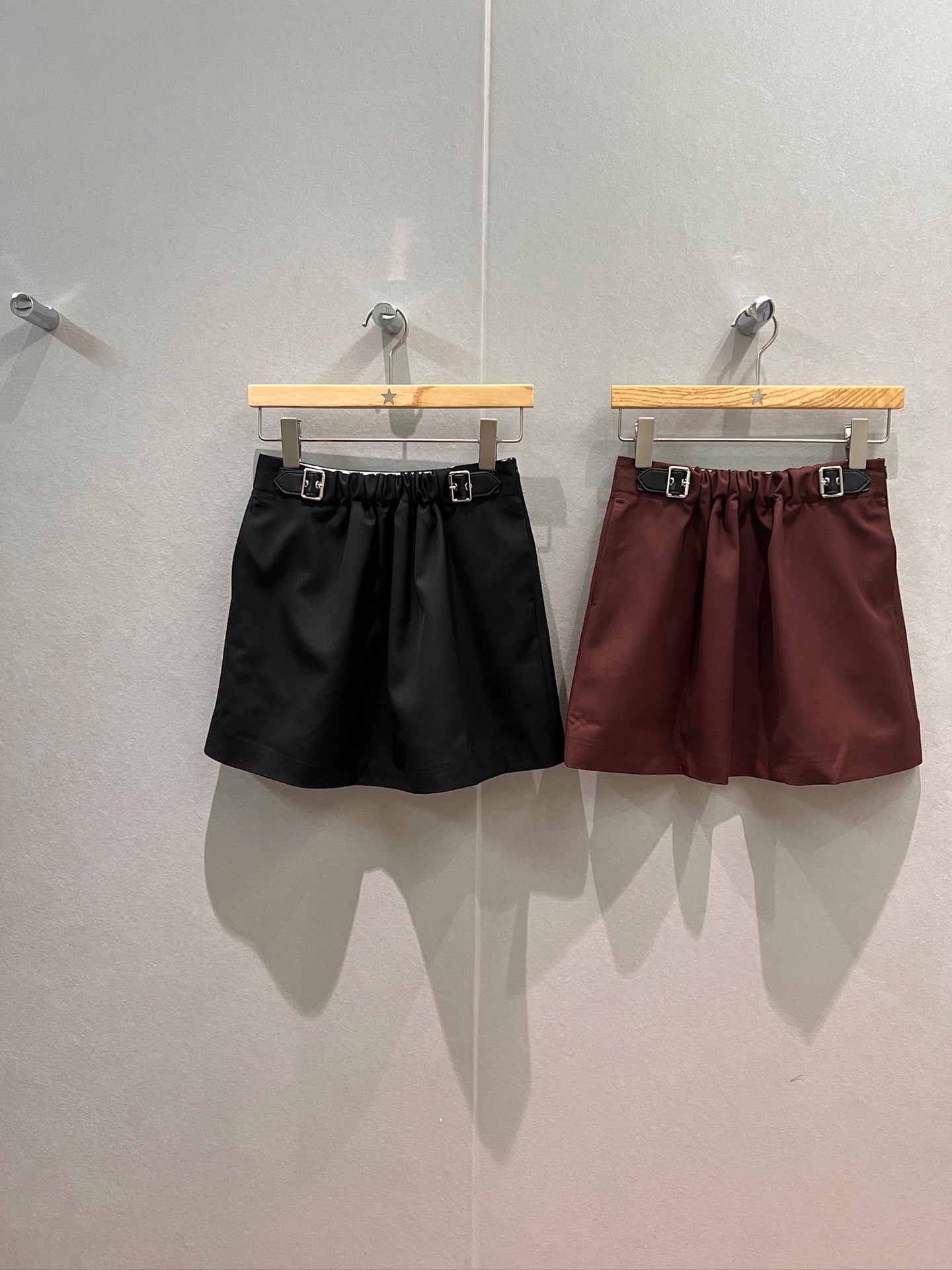 NO:506486,New loewe belt buckle series, waist elastic belt adjustable design, suit A-line skirt classic leather label decoration, side pockets, casual and age-reducing, fashionable and versatile jacket, old money handsome, black brown S-XL,,loewe, skirts, jackets & coats, jackets & coats, business suit, alexander wang19860909新款loewe皮带扣系列 腰围松紧皮带可调设计 西装A字半裙经典皮标装饰 两侧口袋 休闲减龄 时尚百搭搭同款外套夹克 老钱帅气 黑色咖色 S-XL,,loewe,skirts,jackets & coats,jackets & coats,business suit,alexander wang,Women's clothing