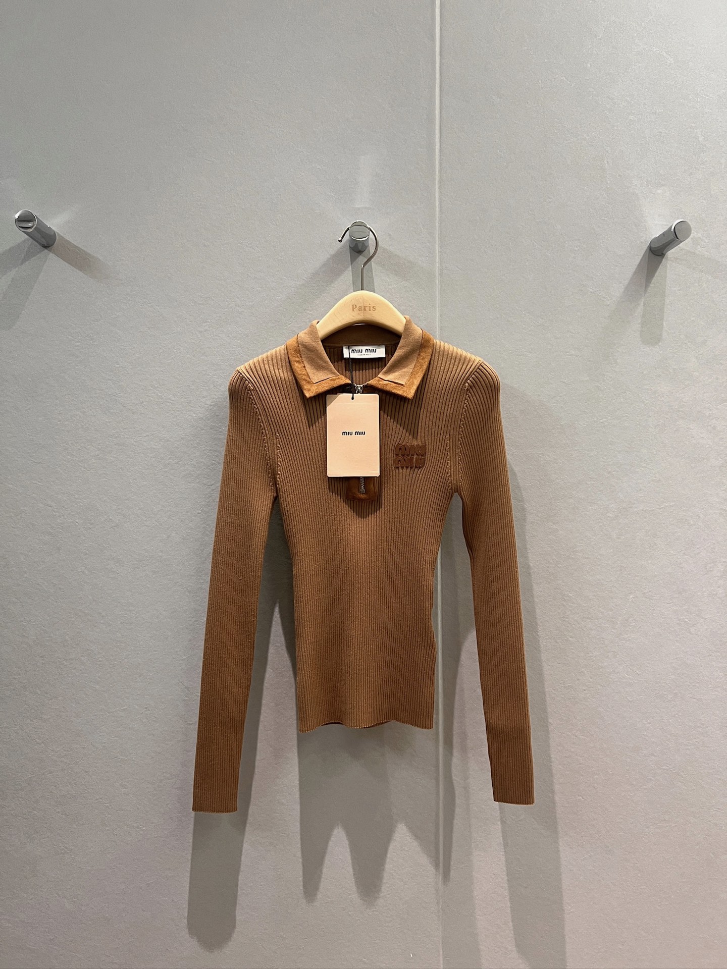NO:507075,New suede spliced ​​lapel knitted long-sleeved base shirt top Zipper lapel design leather logo letter decoration Slim fit SML, chamois leather, alexander wang19860909新款麂皮绒拼接翻领针织长袖打底衫上衣 拉链翻领设计胸前贴皮logo字母装饰 修身显瘦SML,,chamois leather,alexander wang,Women's clothing