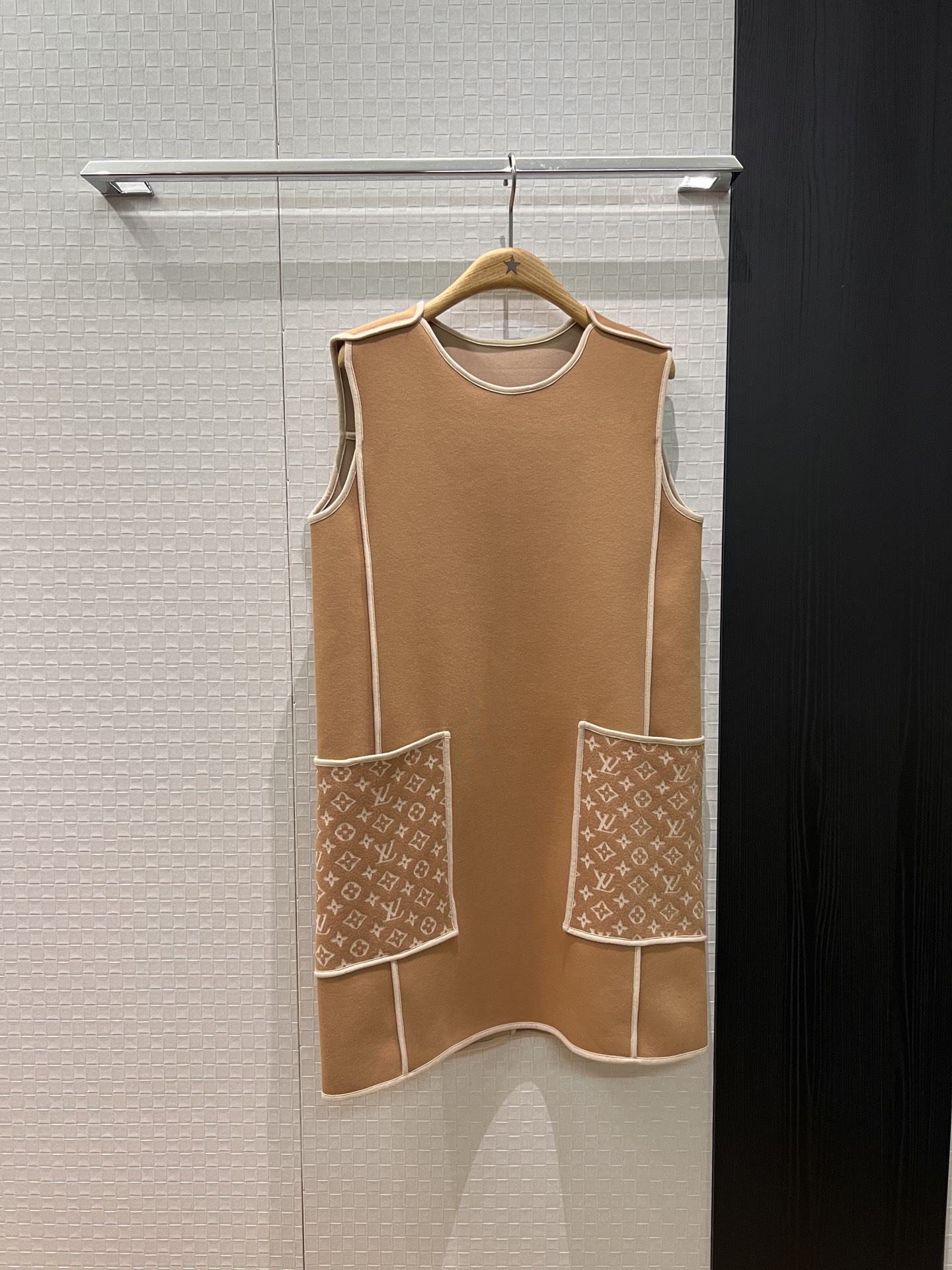 NO:507111,New old-fashioned knitted large pocket spliced ​​round neck vest skirt Sleeveless dress straight loose casual age-reducing black khaki S-XL, skirts, alexander wang19860909新款老花针织大口袋拼接圆领背心裙 无袖连衣裙直筒宽松 休闲减龄黑色卡其 S-XL,,skirts,alexander wang,Women's clothing