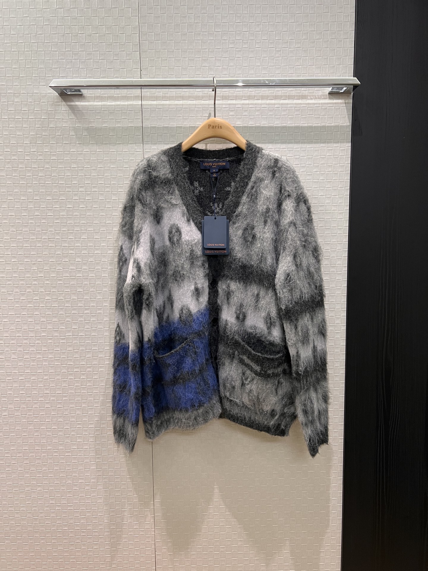 NO:507122,New blue presbyterian V-neck mohair cardigan jacket loose and casual lazy and versatile. SML for men and women, jackets & coats, alexander wang19860909新款拼蓝色老花V领马海毛开衫外套宽松休闲 慵懒百搭 男女可穿SML,,jackets & coats,alexander wang,Women's clothing