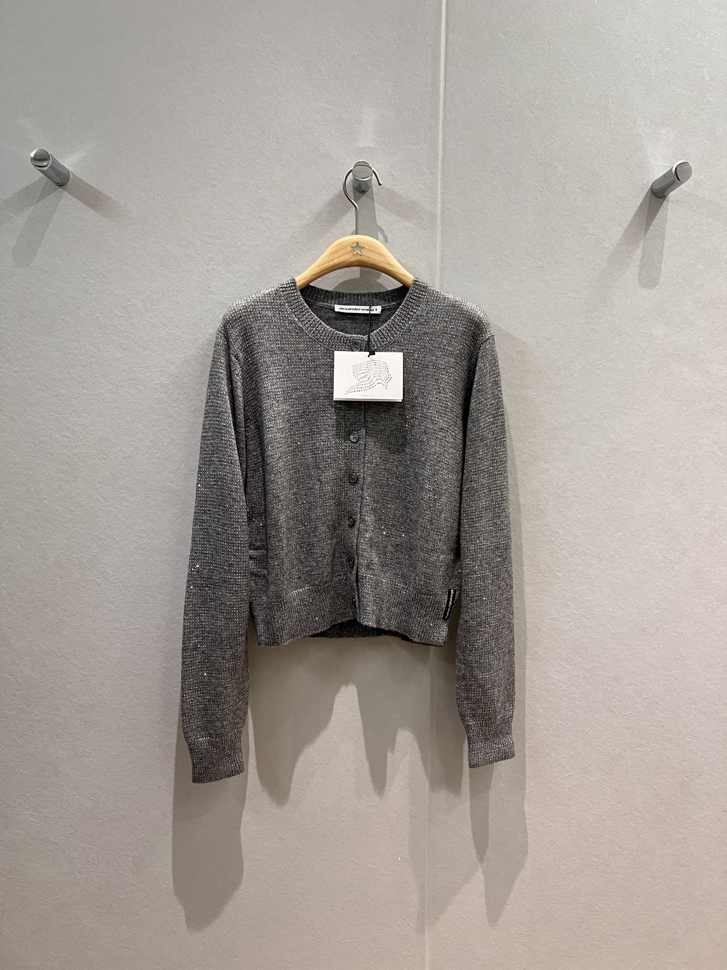 NO:508004,King 25 autumn and winter diamond round neck knitted cardigan jacket short long sleeves temperament and casual shiny and exquisite age-reducing black and gray SML, alexander wang, jackets & coats, alexander wang19860909大王 25秋冬烫钻圆领针织开衫外套短款长袖 气质休闲 闪闪亮亮精致减龄 黑色灰色 SML,,alexander wang,jackets & coats,alexander wang,Women's clothing