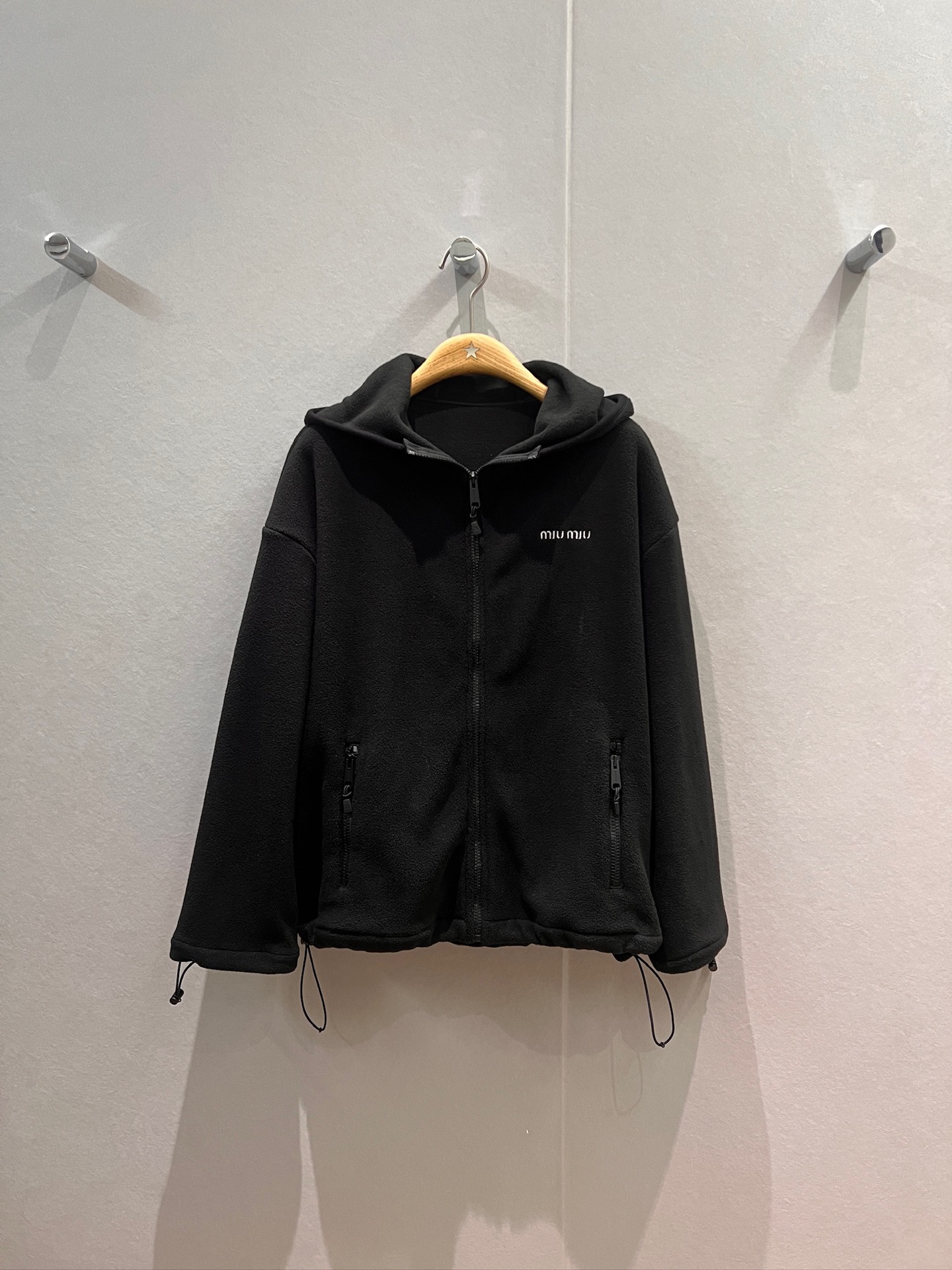 NO:508016,New hooded wool loose jacket with hem cuffs can be drawn rope to tighten waist, chest embroidered miu letter logo fashionable and casual, age-reducing versatile, can be worn with the same skirt SML, miumiu, skirts, jackets & coats, hats, alexander wang19860909新款连帽摇粒绒毛呢宽松外套下摆袖口可抽绳收腰 胸前刺绣miu字母logo时尚休闲 减龄百搭 可搭同款半裙 SML,,miumiu,skirts,jackets & coats,hats,alexander wang,Women's clothing