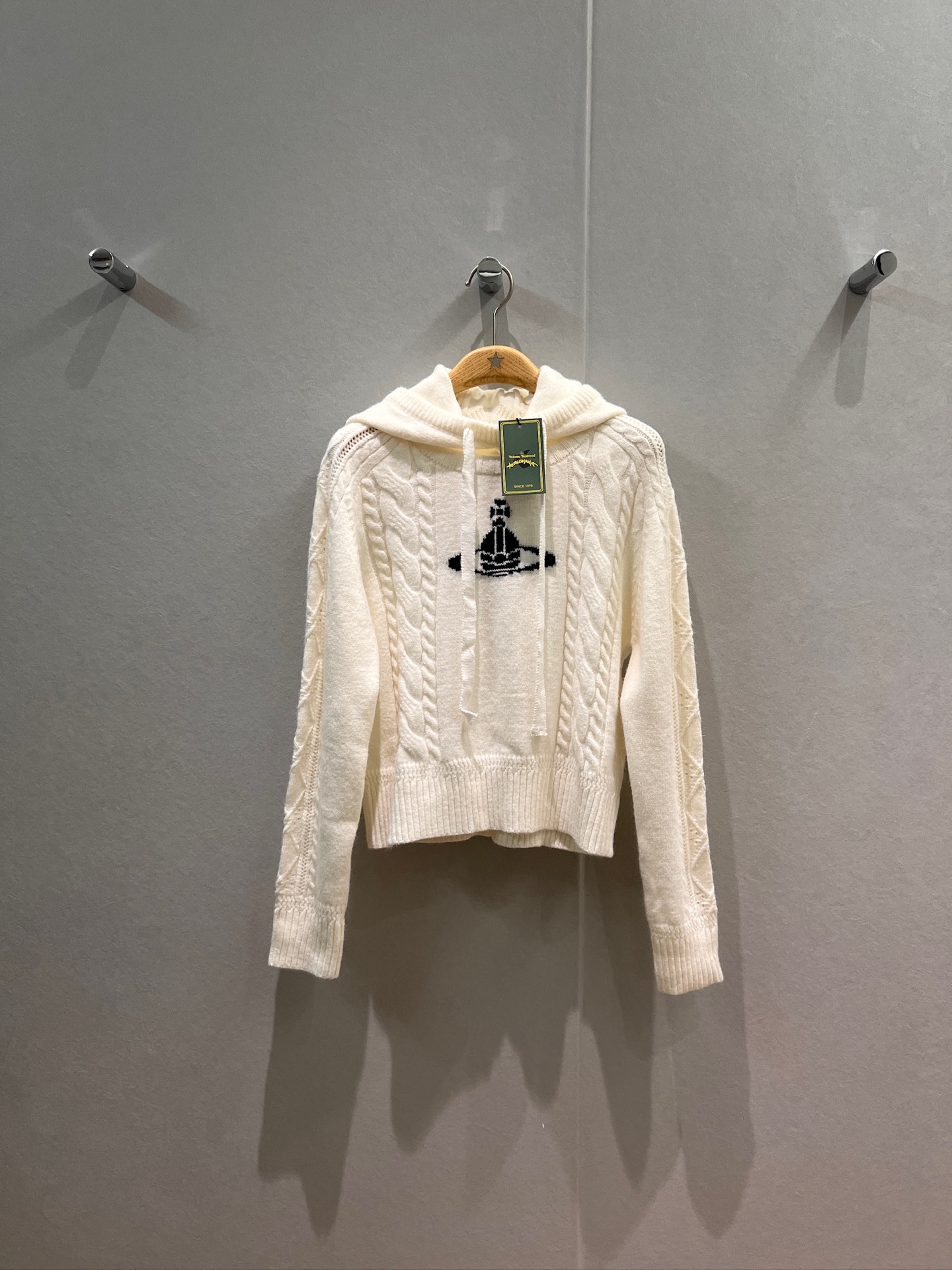 NO:535253,New Queen Mother Hooded Twist Pattern Hollow White Sweater Embroidered Saturn Logo Cute and Casual, Age-reducing versatile SML, Sweaters, Hats, Alexander Wang19860909新款西太后连帽麻花纹镂空白色毛衣刺绣土星logo 可爱休闲 减龄百搭SML,,sweaters,hats,alexander wang,Women's clothing