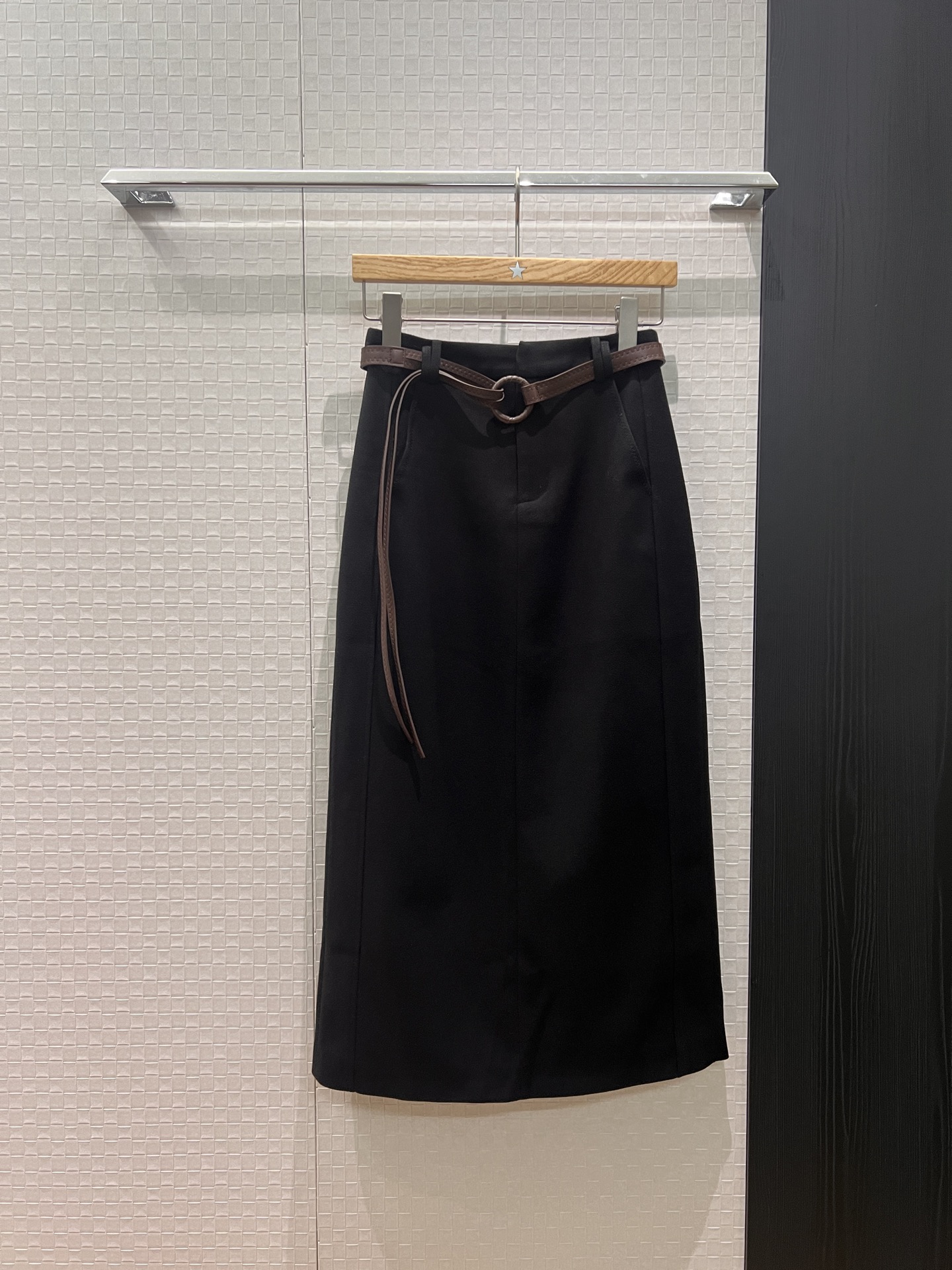 NO:544431,New autumn and winter French minimalist tether belt decorative long skirt with pockets on both sides, slit slit and versatile commuting, slim and age-reducing essential black dark blue gray S-XL, skirts, alexander wang19860909新款秋冬 法式极简系绳腰带装饰长款半裙 两侧口袋 后摆开叉通勤百搭 修身显瘦减龄必备 黑色深蓝灰色 S-XL,,skirts,alexander wang,Women's clothing