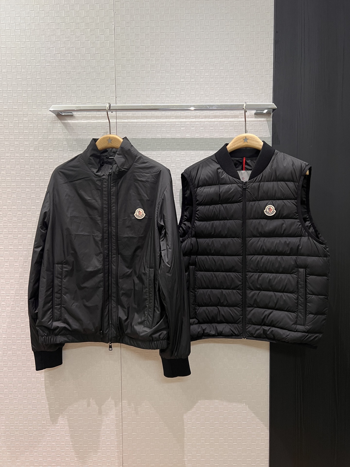 NO:544457,New style cover with dust bag, removable two-piece set, round neck down vest vest, stand collar down jacket jacket, classic chest badge logo 90 down 10 feathers loose and casual, men and women can wear, handsome and versatile, sweet and cool age-reducing, casual street photography, khaki black S-XXL,, Moncler, jackets & coats, jackets & coats, down jacket, alexander wang19860909配防尘袋新款蒙口 可拆装两件套 圆领羽绒马甲背心立领羽绒服夹克外套 经典胸前徽章logo90羽绒10羽毛宽松休闲 男女可穿 帅气百搭 甜酷减龄 休闲街拍 卡其黑色 S-XXL,,Moncler,jackets & coats,jackets & coats,down jacket,alexander wang,Women's clothing