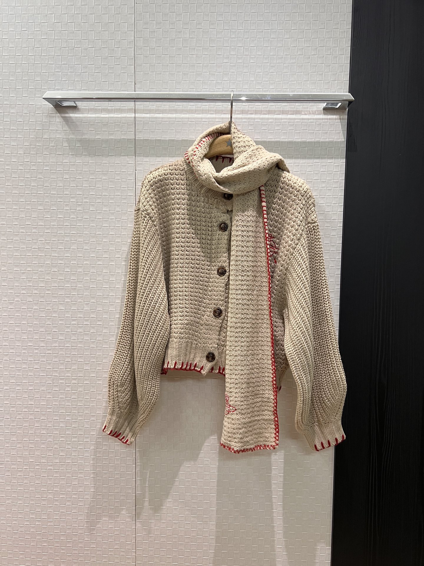 NO:545500,New Queen Mother, two-piece set, red thread embroidered thick stick needle lantern sleeve sweater cardigan jacket scarf decorative chest embroidered Saturn logo logo cute, well-behaved, loose and casual, age-reducing versatile, black/khaki SML,, jackets & coats, sweaters, alexander wang19860909新款西太后 两件套 红线刺绣粗棒针灯笼袖毛衣开衫外套围巾装饰胸前刺绣土星logo标志 可爱乖巧 宽松休闲 减龄百搭 黑色/卡其 SML,,jackets & coats,sweaters,alexander wang,Women's clothing