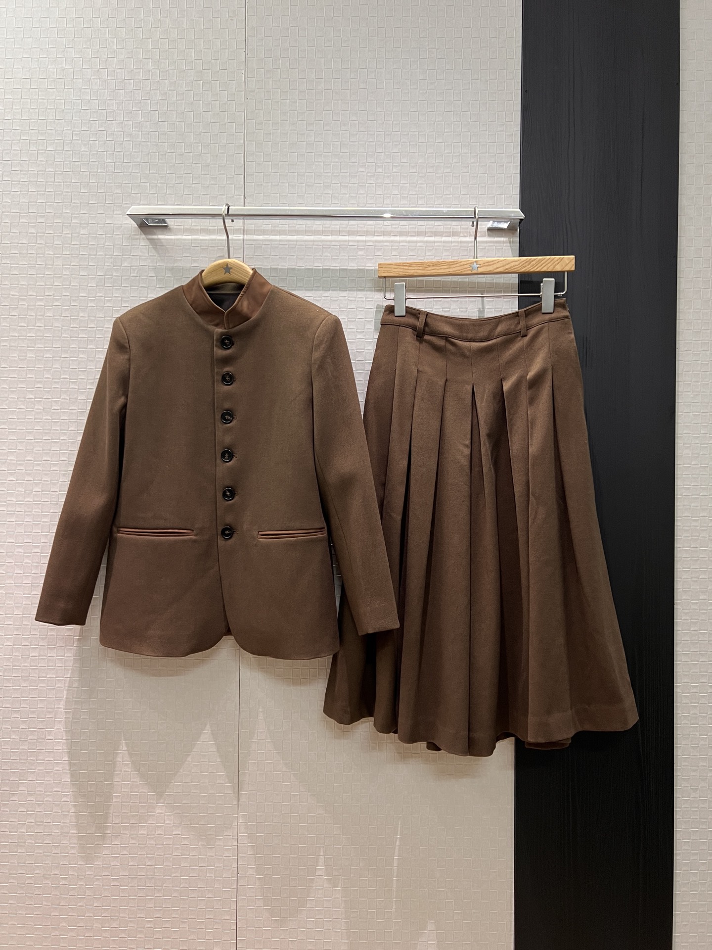 NO:549461,Jackets, new styles of skirts are coming LP spliced ​​suede small stand collar retro jacket pleated design wide-leg pleated skirts and pants old money style commuting fashion casual and versatile, loro piana, skirts, jackets & coats, alexander wang19860909外套 裤裙新款来袭LP拼接麂绒小立领复古外套压褶设计阔腿百褶裙裤老钱风 通勤时尚 休闲百搭,,loro piana,skirts,jackets & coats,alexander wang,Women's clothing