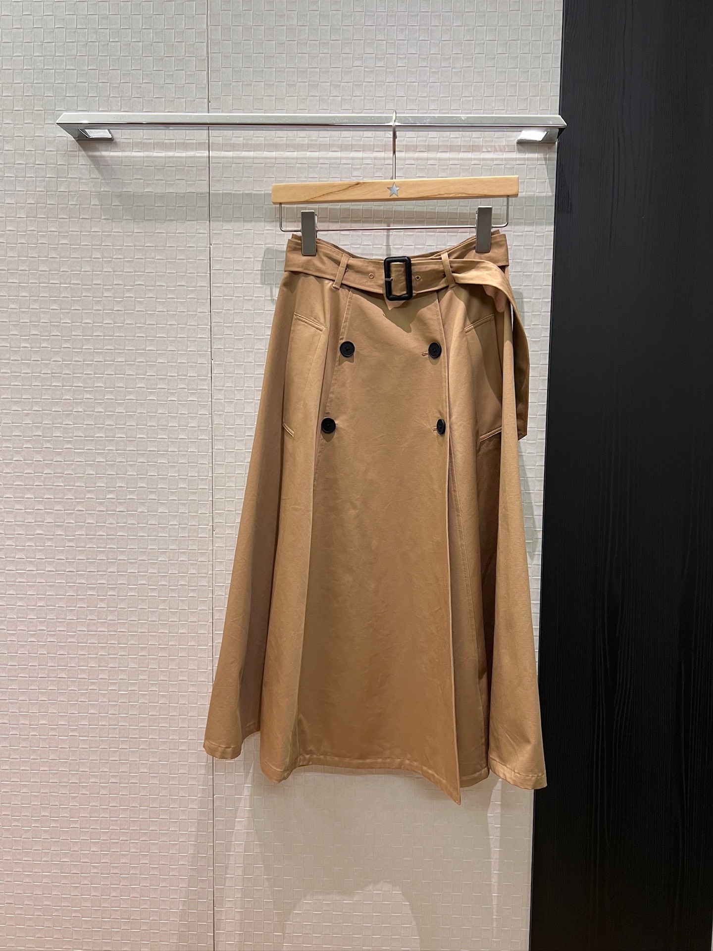 NO:549504,The same style as the new style of Chongchong Ye Shuhua, belt decoration, double-breasted A-line large skirt, umbrella skirt with pockets on both sides, simple and casual, versatile vacation temperament and age-reducing military green khaki S-XL, skirts, alexander wang19860909新款冲冲叶舒华同款 腰带装饰 双排扣A字大摆半裙 伞裙两侧有口袋 简单休闲 度假百搭气质减龄 军绿卡其 S-XL,,skirts,alexander wang,Women's clothing