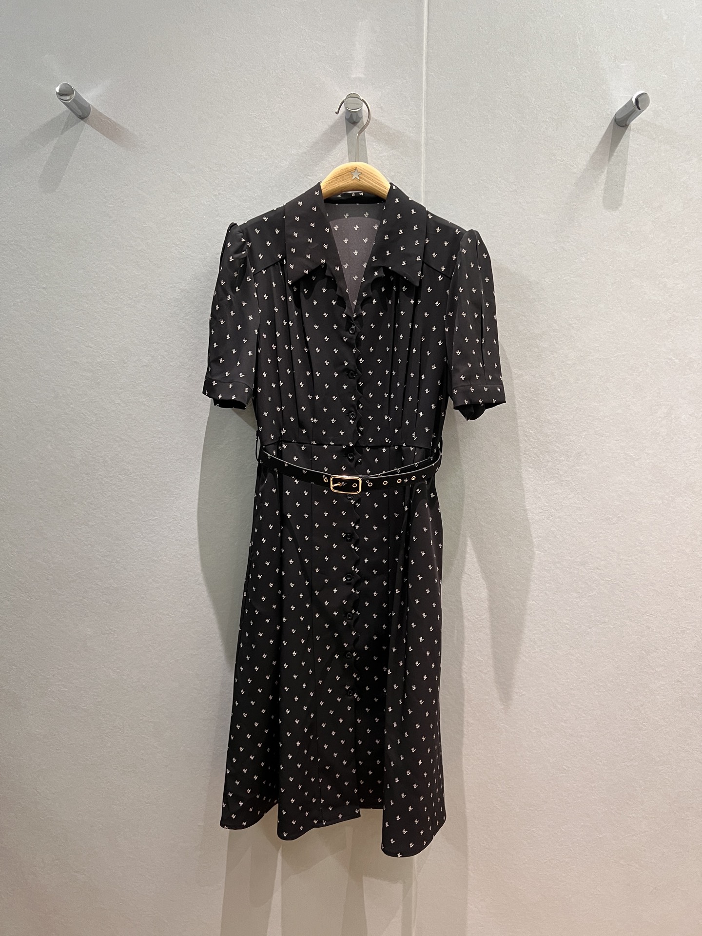 NO:550141,New Zhuzhu same style small lv printed lapel puff sleeve dress wavy lace placket delivery belt waist slimming pockets on both sides elegant and age-reducing S-XL, Louis Vuitton, skirts, alexander wang19860909新款朱珠同款 小lv印花翻领泡泡袖连衣裙波浪花边开襟 配送腰带 收腰显瘦两侧有口袋 优雅减龄 S-XL,,louis vuitton,skirts,alexander wang,Women's clothing