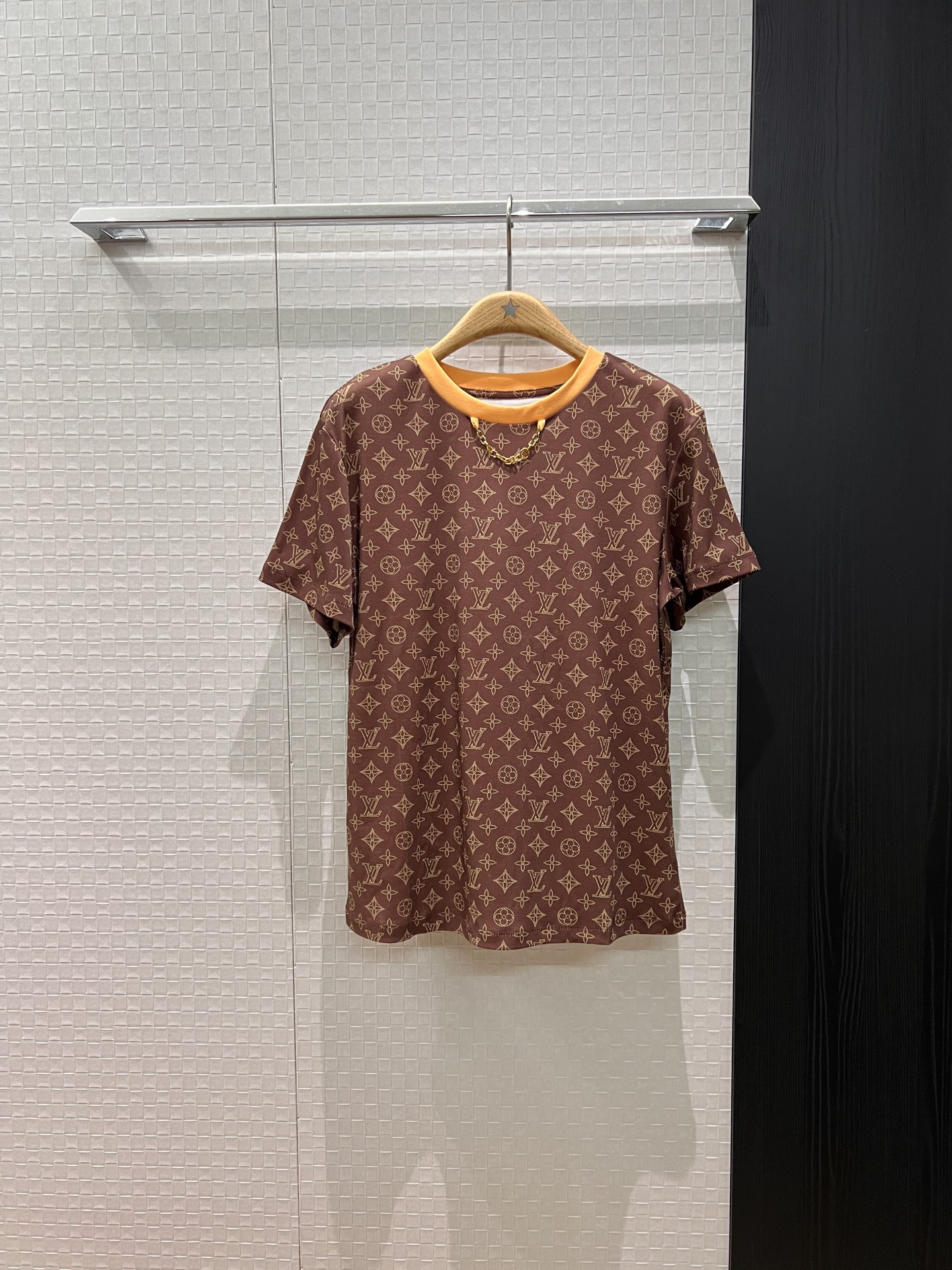 NO:560500,New chain decorated presbyopic contrast collar T-shirt, simple and casual, fashionable and age-reducing SML,,tees,t-shirt,alexander wang19860909新款链条装饰老花撞色领T恤简单休闲 时尚减龄 SML,,tees，t-shirt,alexander wang,Women's clothing