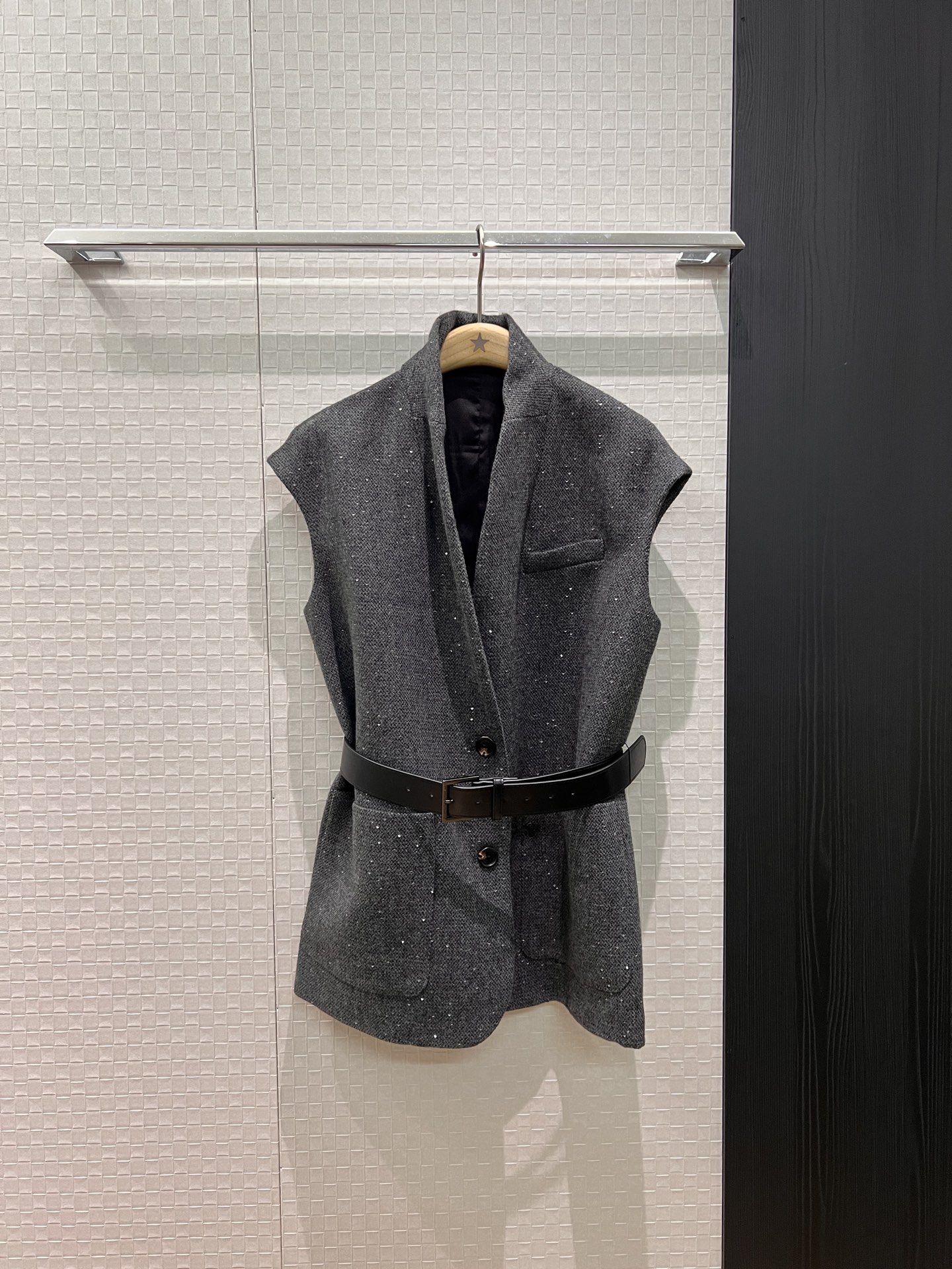 NO:561164,New BC stand-up collar V-neck sequined wool broad shoulder vest jacket with belt decoration, fashionable, handsome and versatile, full of relaxation SML,,jackets & coats,alexander wang19860909新款BC立领V领亮片羊毛阔肩马甲外套配送腰带装饰 时尚帅气气质百搭 松弛感十足 SML,,jackets & coats,alexander wang,Women's clothing