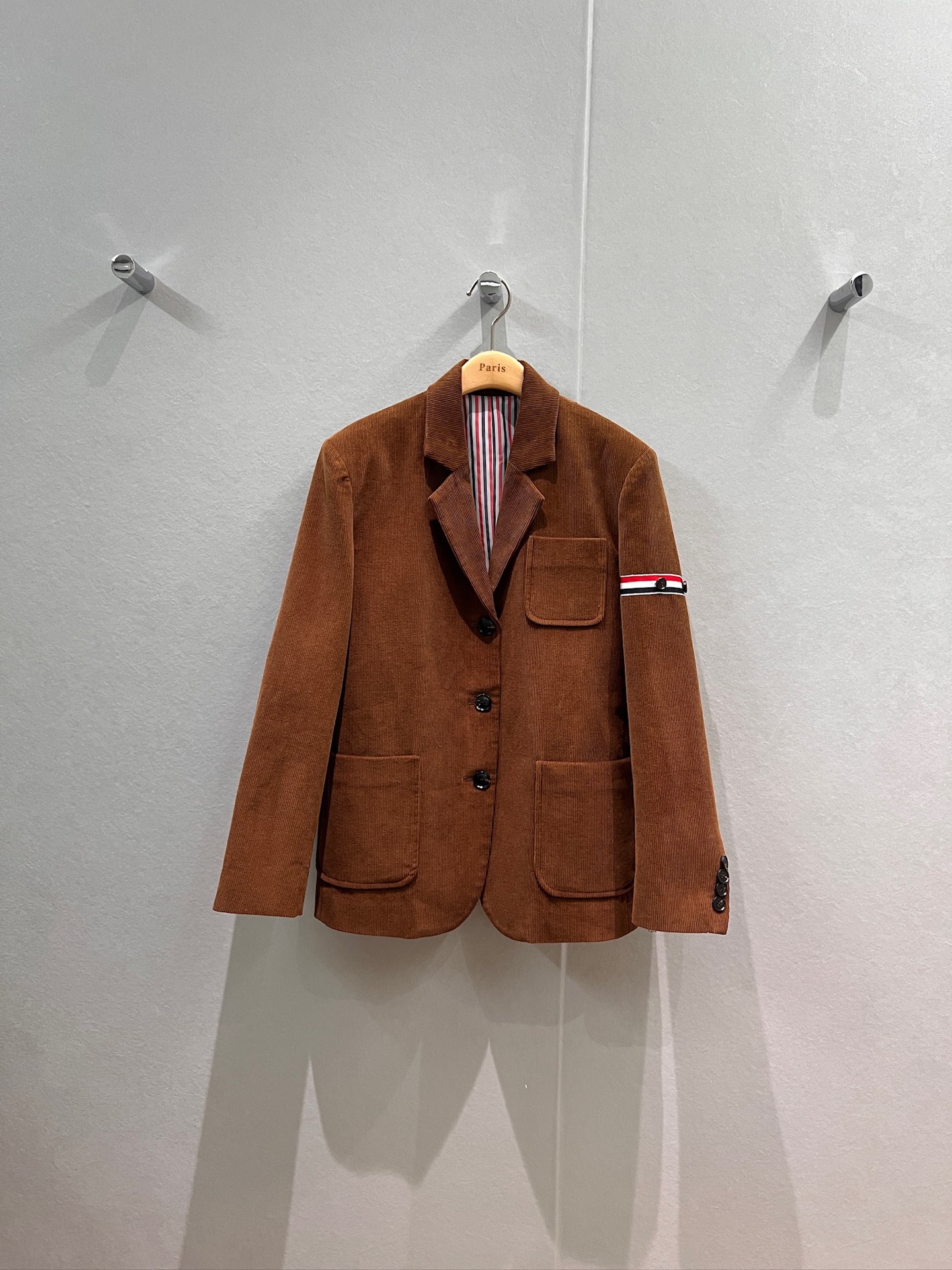 NO:562066,New TB classic sleeve decoration, brown corduroy suit jacket, classic red, white and blue lining, casual, age-reducing, sweet and cool, versatile SML,,jackets & coats,business suit,alexander wang19860909新款TB经典袖带装饰 棕色灯芯绒西装外套经典红白蓝内衬 休闲减龄甜酷百搭 SML,,jackets & coats,business suit,alexander wang,Women's clothing