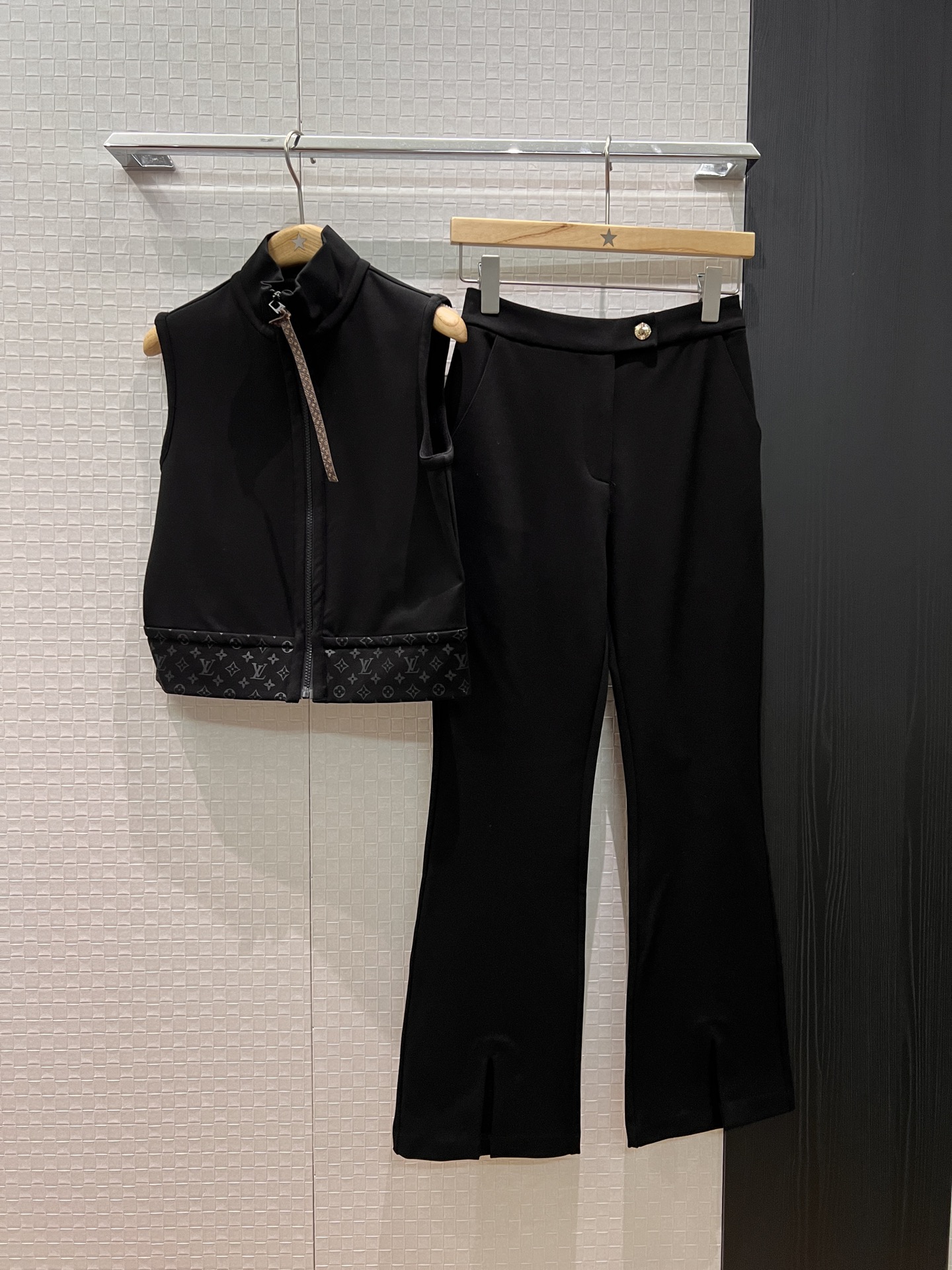 NO:563075,New spliced ​​presbyopia casual suit, high collar zipper vest top, slit micro-flare pants, slim fit, sporty and age-reducing black coffee color S-XL,,alexander wang19860909新款拼接老花休闲套装 高领拉链马甲背心上衣开叉微喇叭裤 修身显瘦 运动减龄黑色咖色 S-XL,,alexander wang,Women's clothing