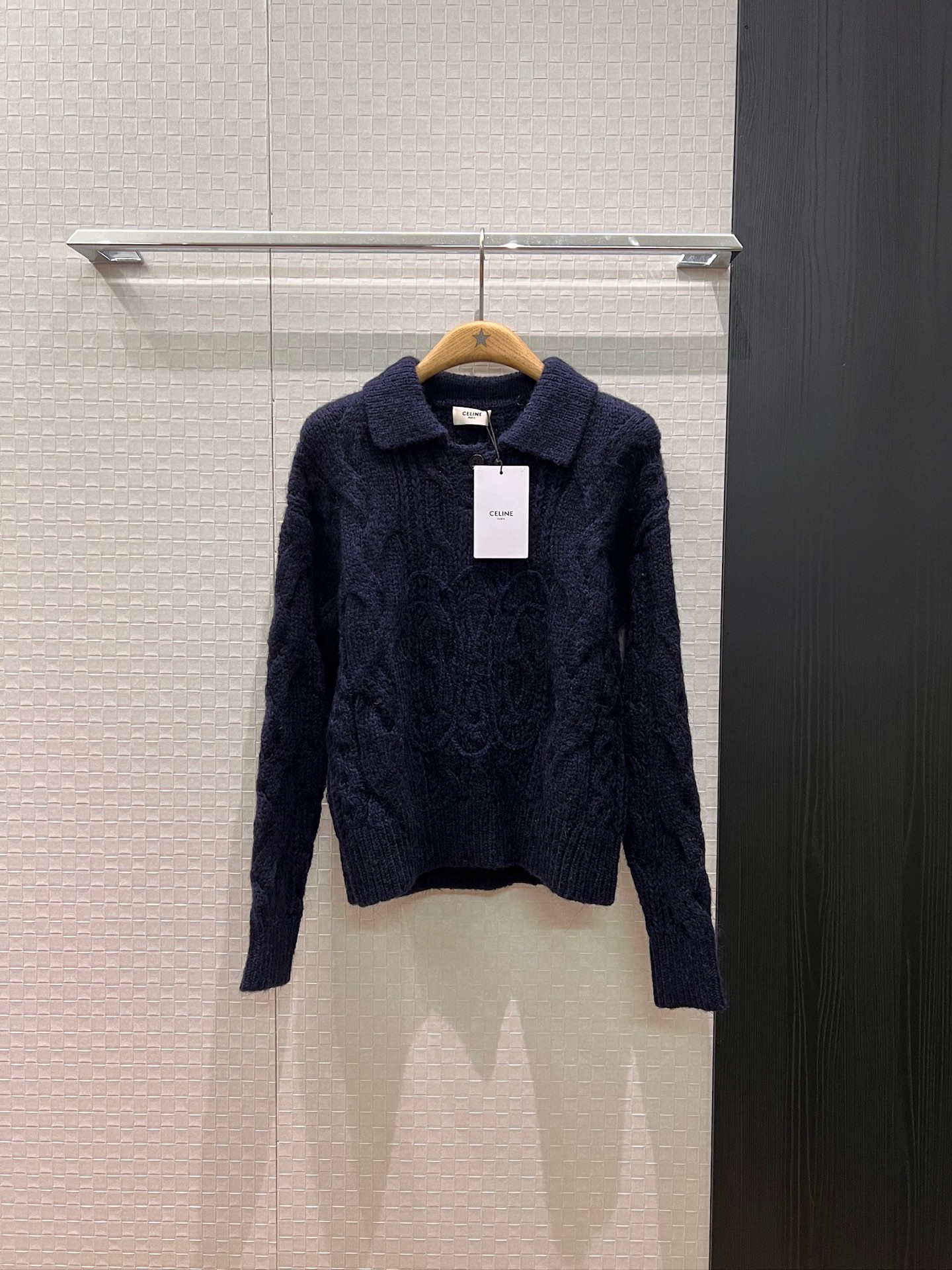 NO:563136,New Bae Suzy's same style mohair and wool blended sweater Arc de Triomphe embroidered hemp pattern lapel knitted top fashionable and casual temperament versatile dark blue pink white SML,,sweaters,alexander wang19860909新款裴秀智同款 马海毛羊毛混纺毛衣 凯旋门刺绣麻花纹翻领针织上衣时尚休闲 气质百搭深蓝粉色白色 SML,,sweaters,alexander wang,Women's clothing