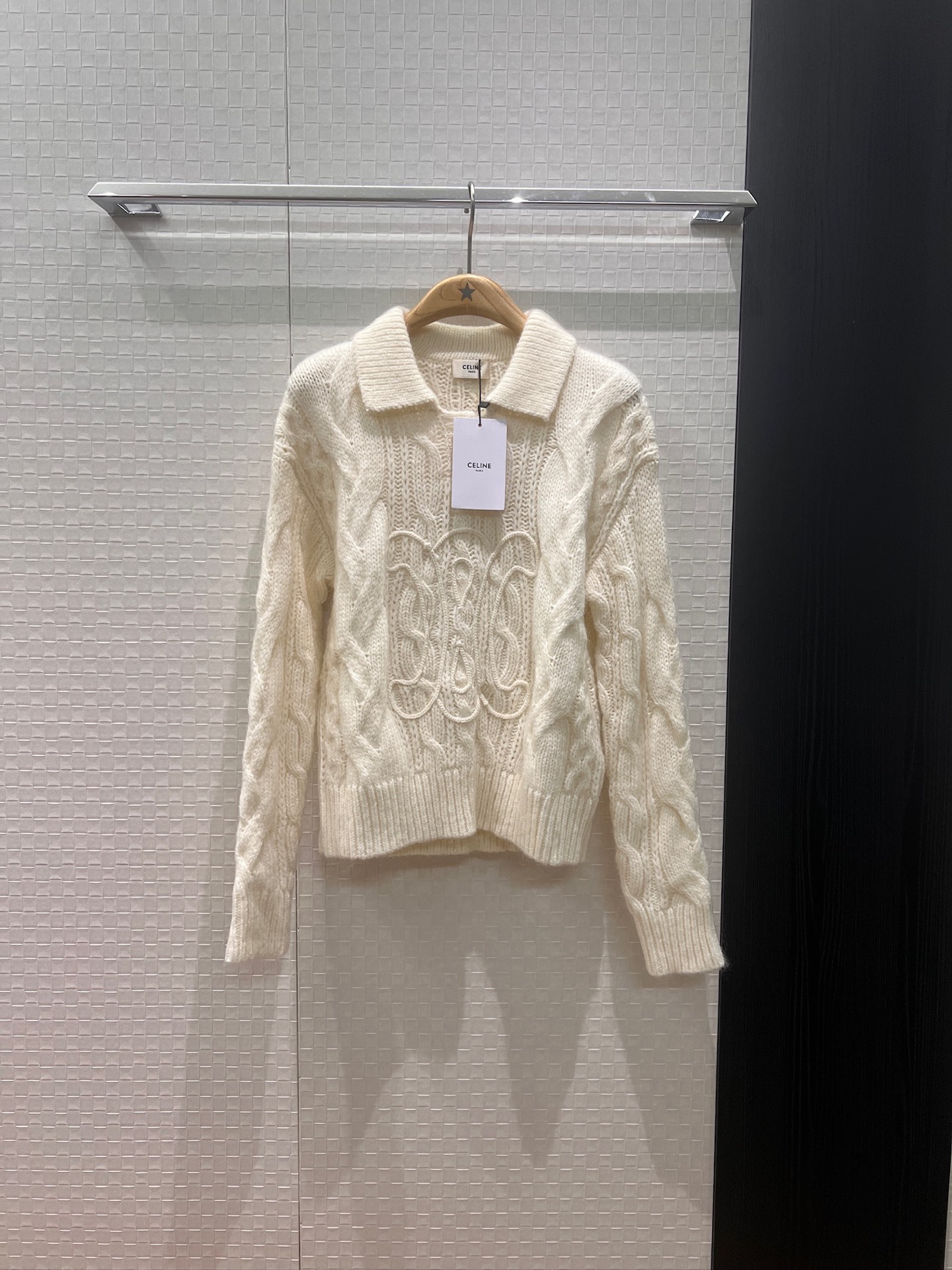 NO:563106,New Bae Suzy's same style mohair and wool blended sweater Arc de Triomphe embroidered hemp pattern lapel knitted top fashionable and casual temperament versatile dark blue pink white SML,,sweaters,alexander wang19860909新款裴秀智同款 马海毛羊毛混纺毛衣 凯旋门刺绣麻花纹翻领针织上衣时尚休闲 气质百搭深蓝粉色白色 SML,,sweaters,alexander wang,Women's clothing