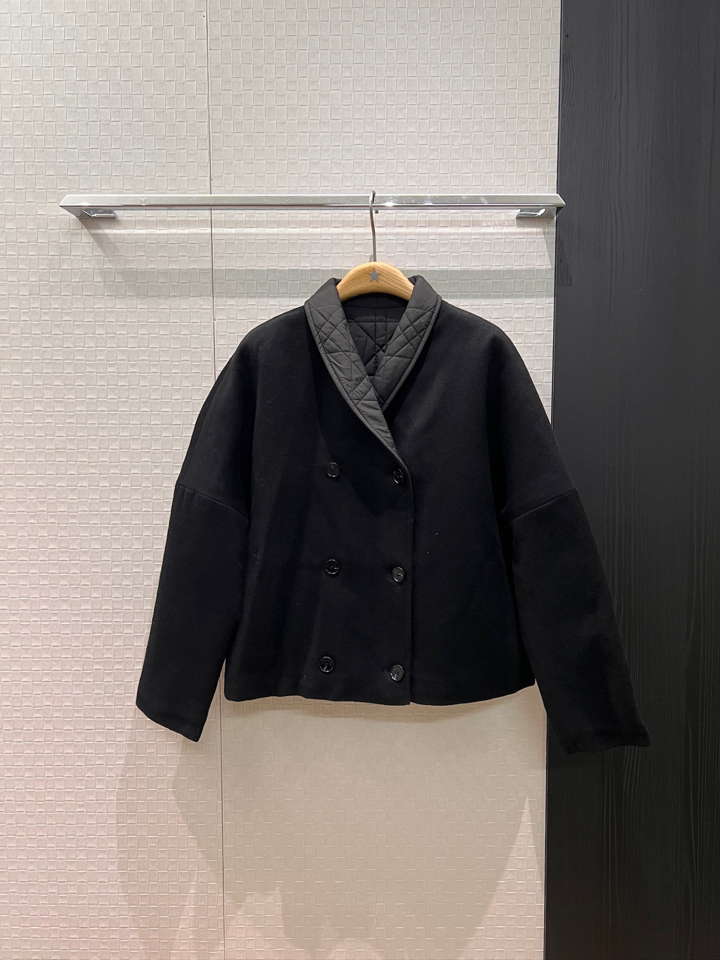 NO:563108,New arrival wool double-breasted cannage pattern gray cotton jacket with green fruit collar, embroidered CD bee decoration, loose and casual, simple and versatile, fashionable and warm SML,,jackets & coats,alexander wang19860909新款来袭羊毛呢双排扣藤格纹灰色棉服外套青果领 刺绣CD小蜜蜂装饰宽松休闲 简约百搭 时尚保暖 SML,,jackets & coats,alexander wang,Women's clothing