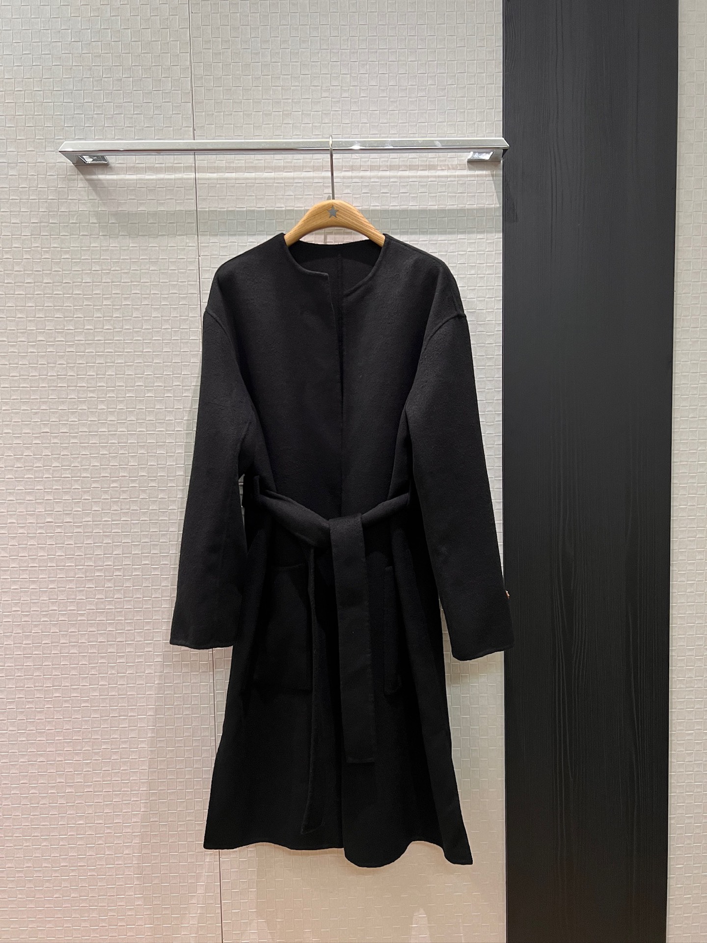 NO:563128,Autumn and winter new style Liu Shishi's same style. Arc de Triomphe belt decoration. Wool round neck belted long coat. Minimalist design. Loose, casual and versatile. Pockets on both sides. Reducing age and not being picky. SML,,jackets & coats,alexander wang19860909秋冬新款刘诗诗同款 凯旋门皮带装饰 羊毛呢圆领系腰带长款大衣外套极简设计 宽松随意休闲百搭 两侧口袋 减龄不挑人 SML,,jackets & coats,alexander wang,Women's clothing