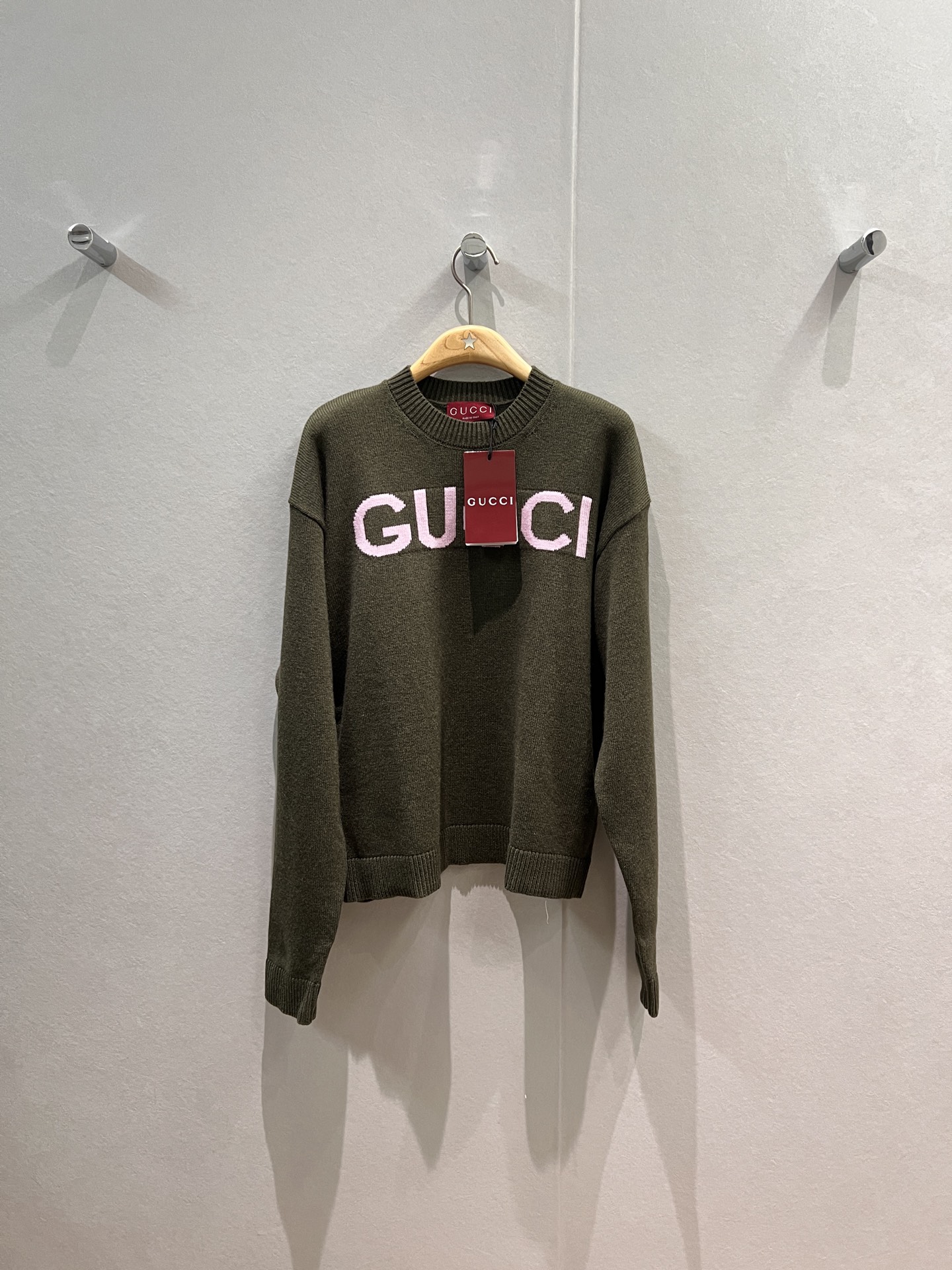 NO:564151,New pink logo letter round neck wool knitted top Army green sweater simple and casual age-reducing and versatile SML,,sweaters,alexander wang19860909新款粉色logo字母圆领羊毛针织上衣 军绿色毛衣简单休闲 减龄百搭SML,,sweaters,alexander wang,Women's clothing