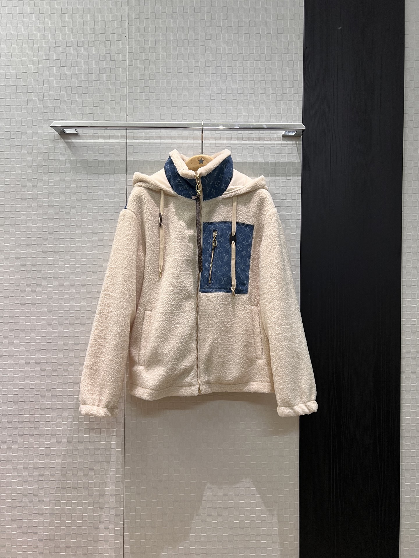 NO:565423,New presbyopic denim spliced ​​with Teddy fur, hooded turtleneck polar fleece jacket with non-detachable hood, molded hardware accessories, fashionable and casual, age-reducing and versatile, loose and warm, brown and white S-XL,,jackets & coats,hats,alexander wang19860909新款老花牛仔拼接泰迪毛毛 连帽高领摇粒绒外套帽子不可拆 五金配件开模时尚休闲 减龄百搭 宽松保暖 咖色白色 S-XL,,jackets & coats,hats,alexander wang,Women's clothing