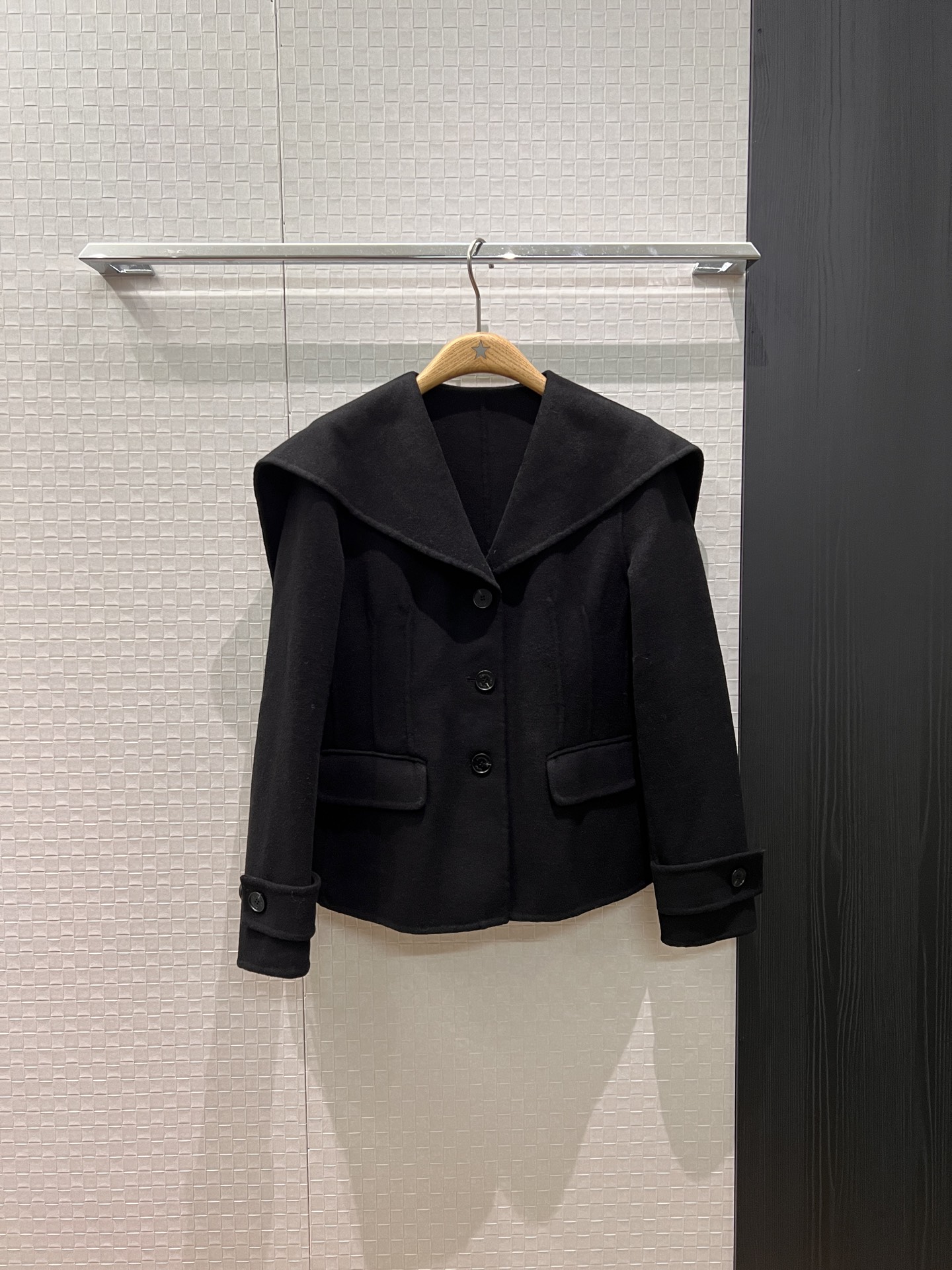 NO:565437,New large lapel navy collar college style woolen loose jacket collar positioning letter logo embroidery simple and versatile casual age-reducing S-XL,,jackets & coats,alexander wang19860909新款大翻领海军领学院风 羊毛呢宽松外套 衣领定位字母logo刺绣 简约百搭 休闲减龄 S-XL,,jackets & coats,alexander wang,Women's clothing