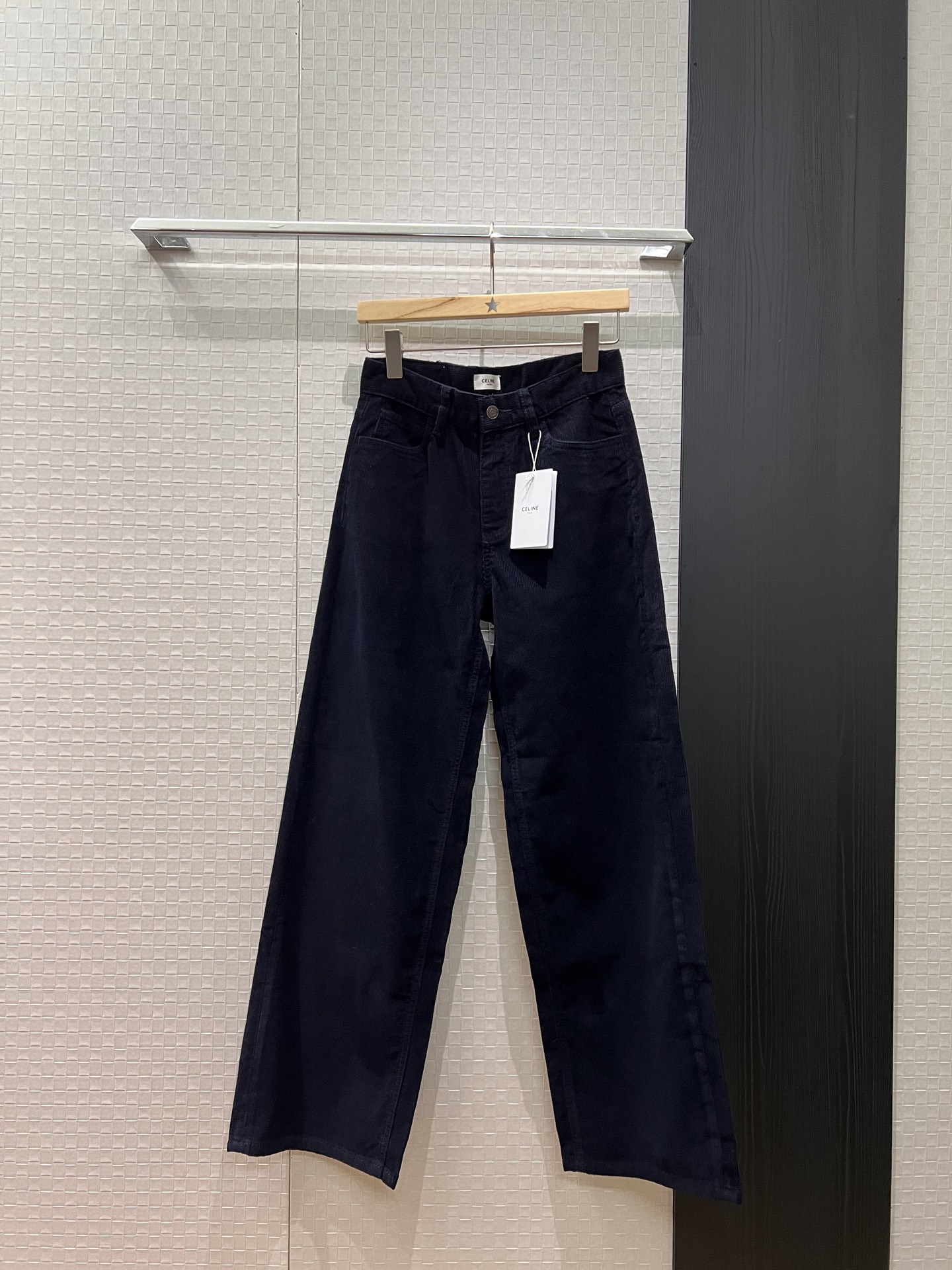 NO:565450,New Chongchong celin minimalist dark blue corduroy wide-leg pants casual pants navy blue fashion slimming age-reducing and versatile 26-29,,celine,alexander wang19860909新款冲冲celin极简深蓝灯芯绒阔腿裤 休闲裤 海军蓝 时尚显瘦 减龄百搭26-29,,celine,alexander wang,Women's clothing