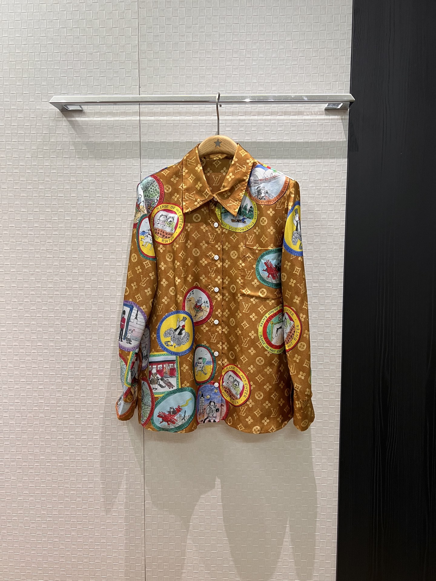 NO:566163,New Cat Series Cat Badge Presbyopia Positioning Printed Silk Twill Shirt Heavy Silk Simple and Fashionable Temperament Versatile for Commuting and Age Reduction S-XL,,real silk,alexander wang19860909新款猫咪系列 猫猫徽章老花定位印花真丝斜纹衬衣 重磅真丝简约时髦 气质通勤百搭减龄 S-XL,,real silk,alexander wang,Women's clothing