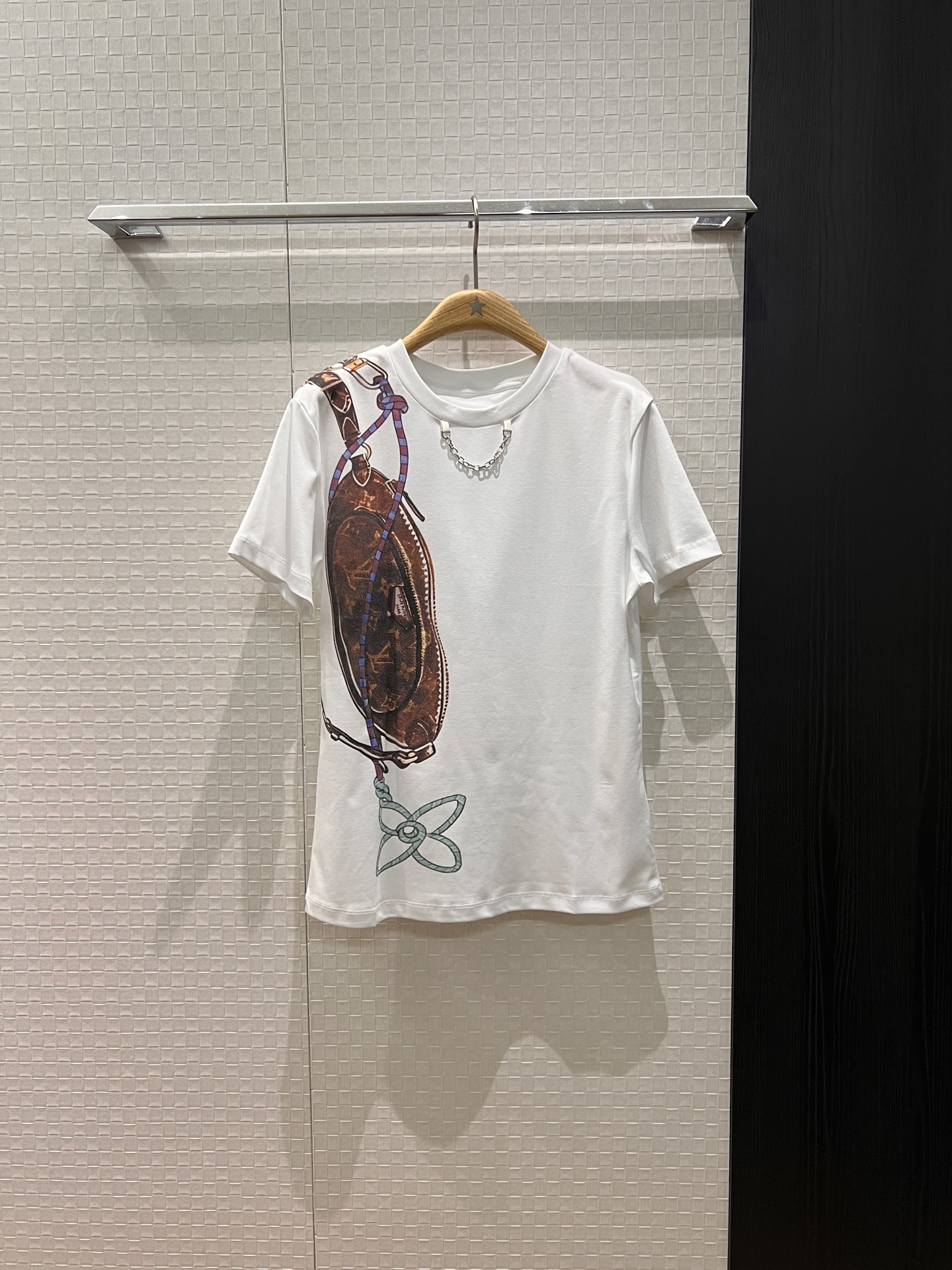 NO:569165,New chain decorated positioning waist bag printed T-shirt, simple and casual, fashionable and age-reducing SML,,tees,t-shirt,alexander wang19860909新款链条装饰定位腰包印花T恤简单休闲 时尚减龄 SML,,tees，t-shirt,alexander wang,Women's clothing
