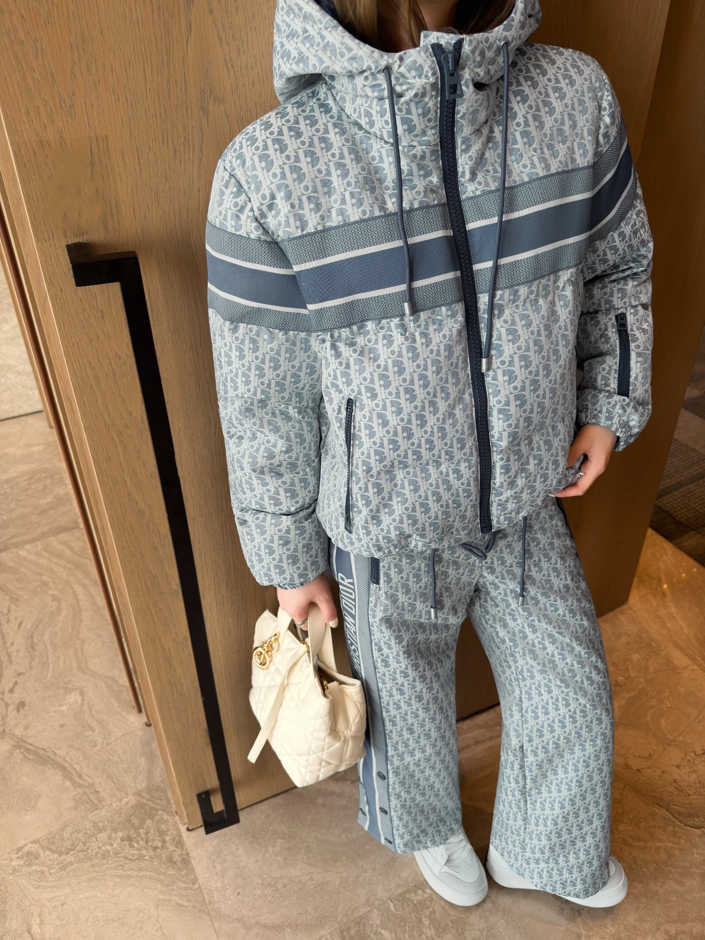 NO:569223,One set has,,alexander wang19860909一套有,,alexander wang,Women's clothing