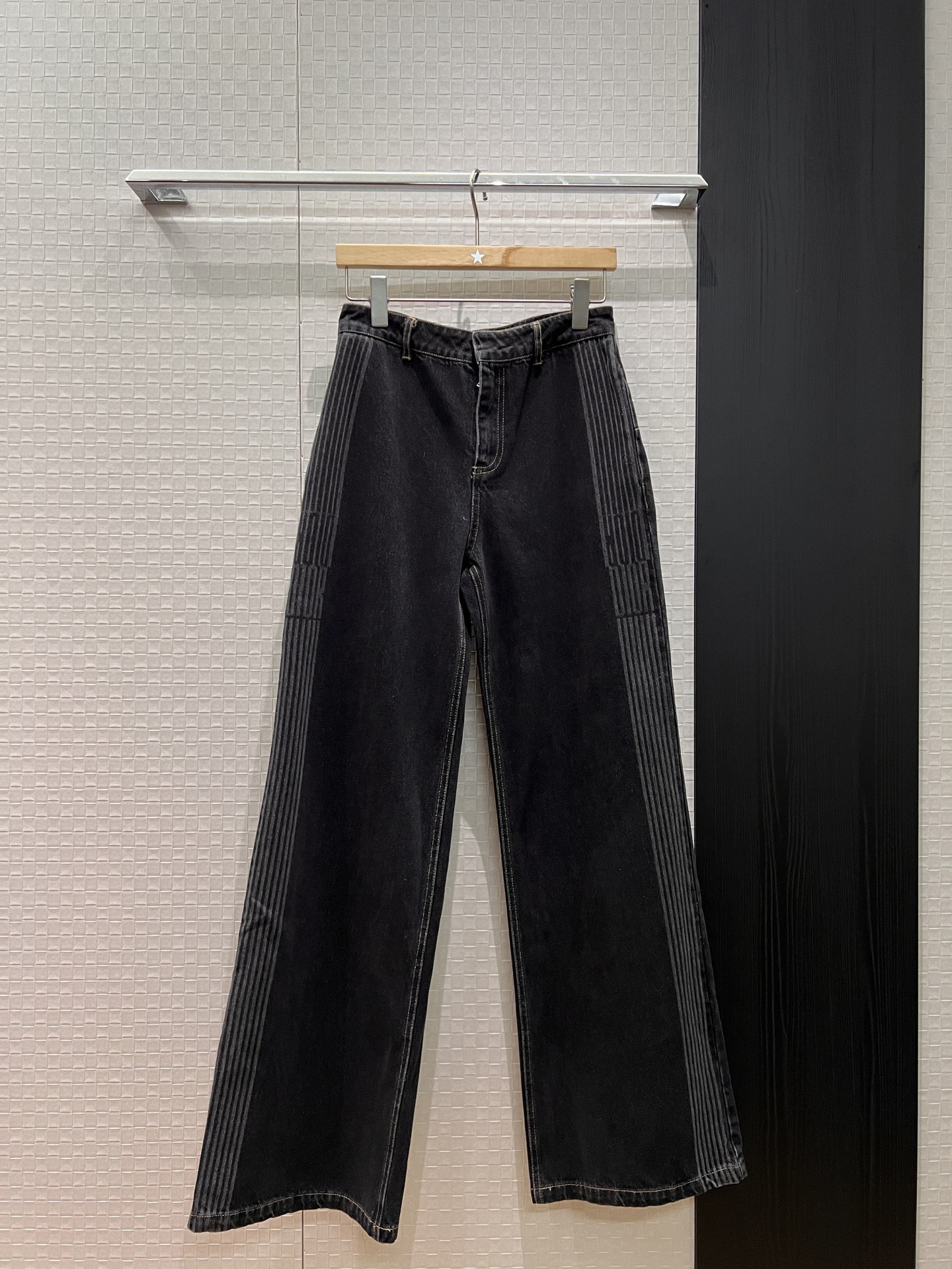 NO:575876,New style Zhou Ye, the same style as the catwalk, side logo striped jacquard jeans, straight pants, simple and casual, fashionable and versatile, washed charcoal gray denim, can be matched with the same style of jacket S-XL,,jeans,jackets & coats,alexander wang19860909新款周也 走秀同款侧边logo条纹提花牛仔裤 直筒裤 简约休闲 时尚百搭洗水碳灰牛仔 可搭同款外套 S-XL,,jeans,jackets & coats,alexander wang,Women's clothing