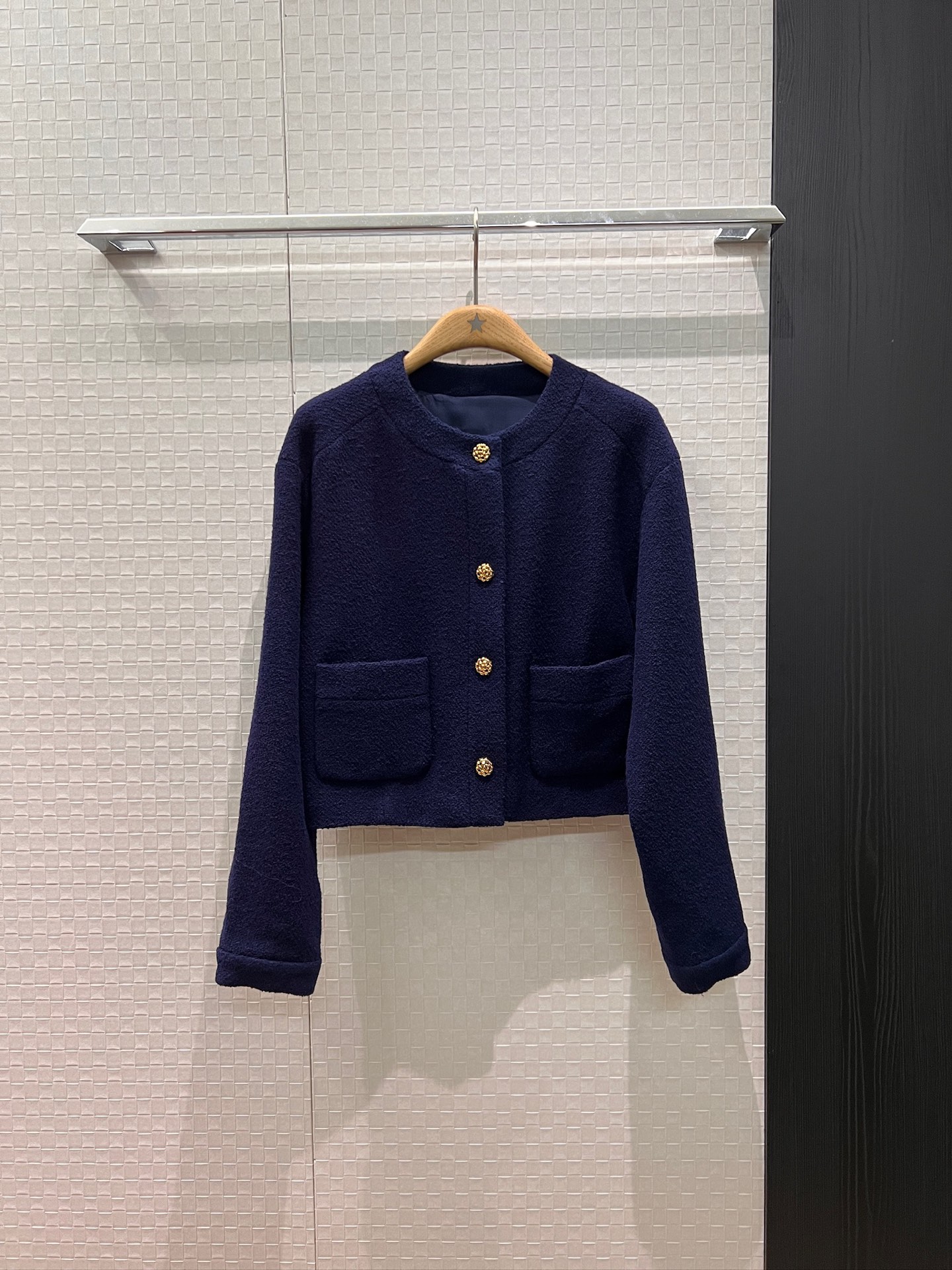 NO:576288,The new Zhang Ruonan's same style Lp wool tweed jacket round neck with gold buckle, classic old money style, can be worn in three-piece sets of the same series for commuting and casual, fashionable and versatile SML,,loro piana,jackets & coats,alexander wang19860909新款章若楠同款 Lp羊毛粗花呢外套圆领金扣 经典老钱风 可同系列三件套穿搭通勤休闲 时尚百搭 SML,,loro piana,jackets & coats,alexander wang,Women's clothing