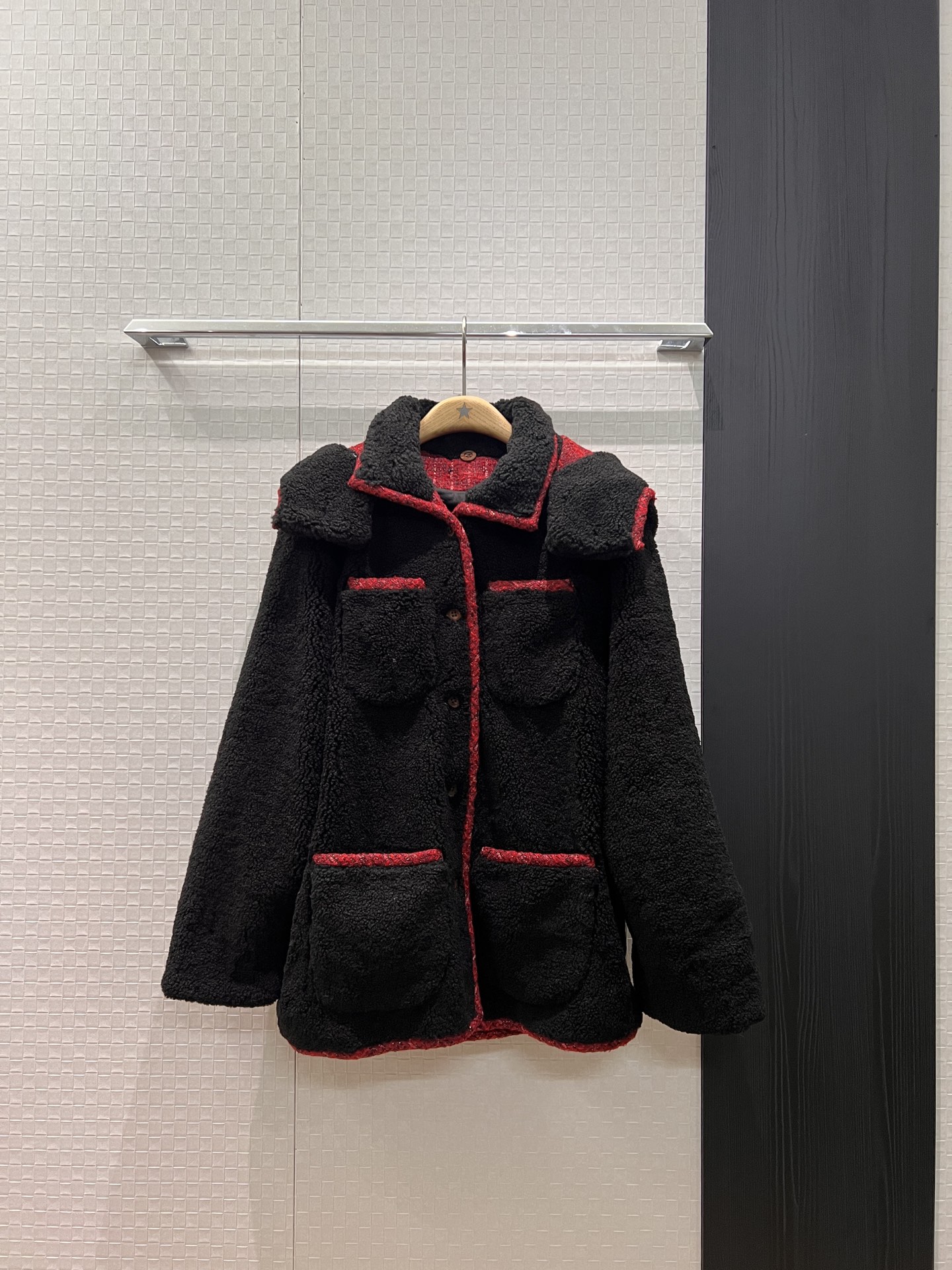 NO:576374,New tweed splicing hooded teddy bear fur coat mid-length, non-detachable hood, double-layer cuffs windproof design, coco patch embroidery logo on the back to keep warm and casual, cute and age-reducing, black and white SML,,jackets & coats,hats,alexander wang19860909新款粗花呢拼接连帽泰迪熊毛毛外套中长款 帽子不可拆卸 双层袖口防风设计 背后coco贴布刺绣logo保暖休闲 可爱减龄 黑色白色 SML,,jackets & coats,hats,alexander wang,Women's clothing