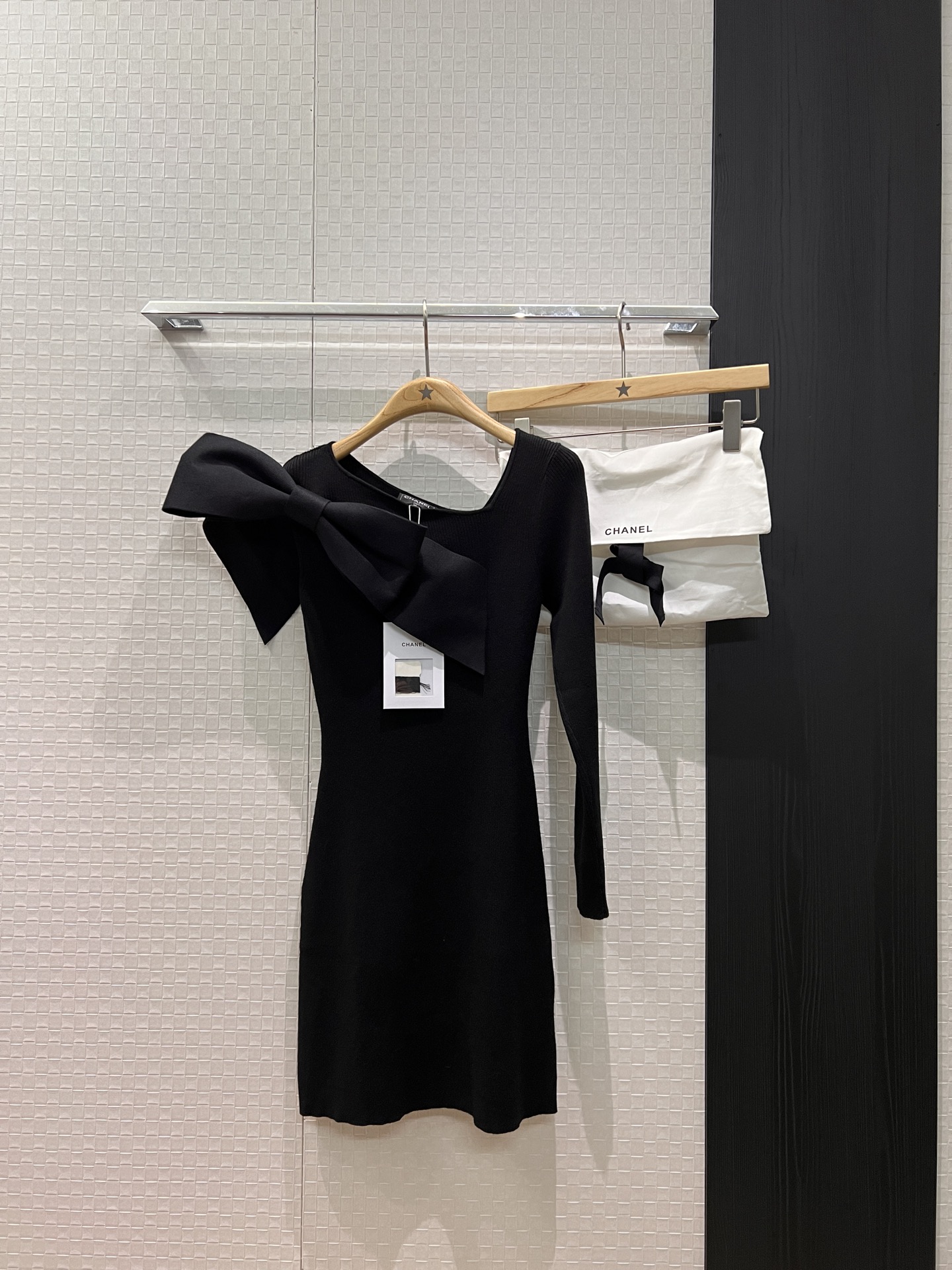 NO:576397,New 25K bow series, oversized bow decoration, one-shoulder long-sleeved knitted dress with detachable bow, slim fit, elegant temperament, ladylike lady, delivery storage bag cloth bag SML, skirts, alexander wang19860909新款25K蝴蝶结系列 超大蝴蝶结装饰单肩长袖针织连衣裙蝴蝶结可拆卸 修身显瘦 优雅气质 名媛淑女 配送收纳袋布袋SML,,skirts,alexander wang,Women's clothing