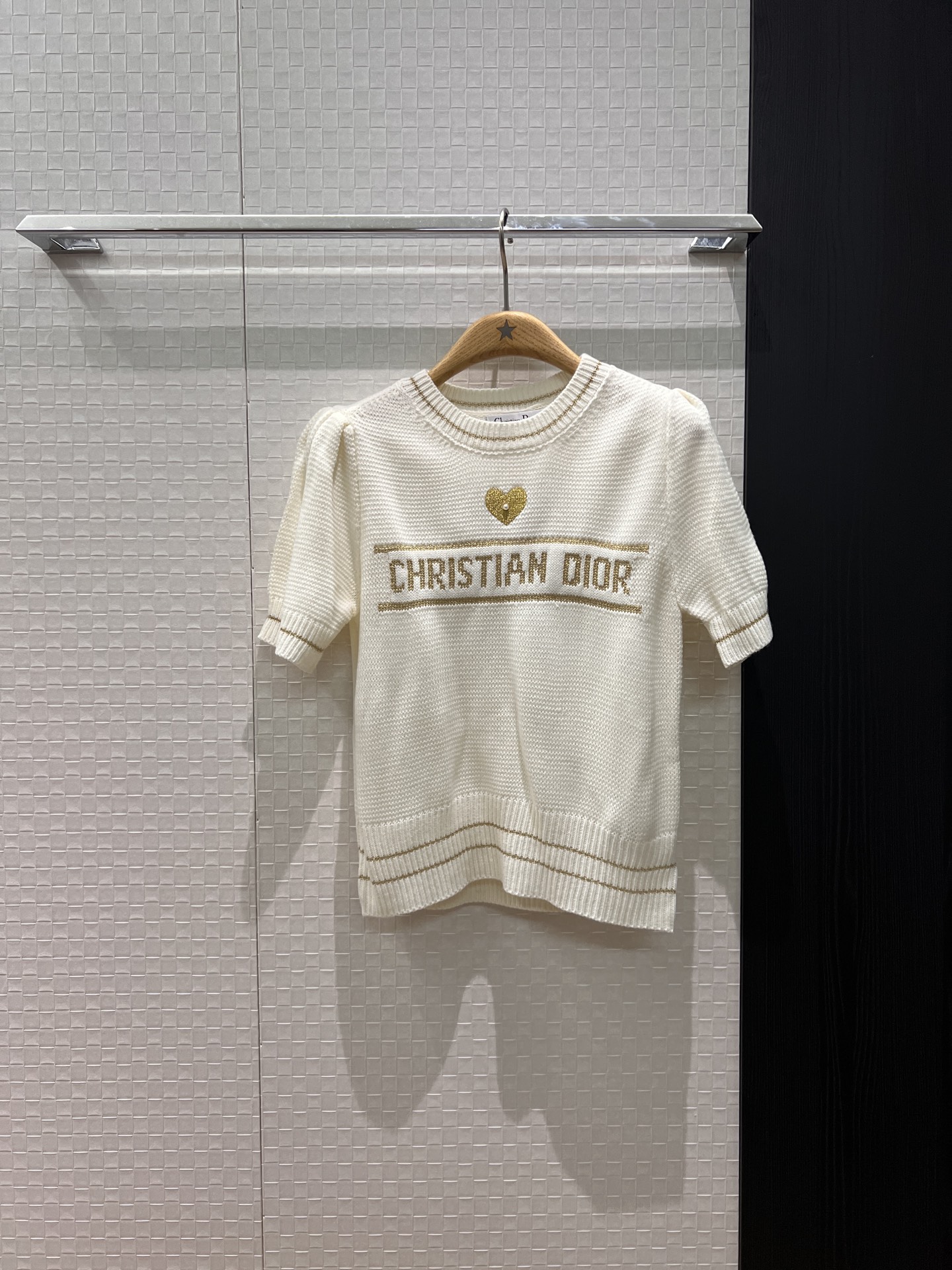 NO:576553,New 26 early spring vacation, embroidered love pearl logo letters, puff short-sleeved knitted top, slim fit, simple and casual, wool blend, age-reducing and versatile, pink and white SML,, T-shirt, alexander wang19860909新款26早春度假 刺绣爱心珍珠logo字母 泡泡短袖针织上衣修身显瘦 简单休闲 羊毛混纺减龄百搭 粉色白色 SML,,T-shirt,alexander wang,Women's clothing
