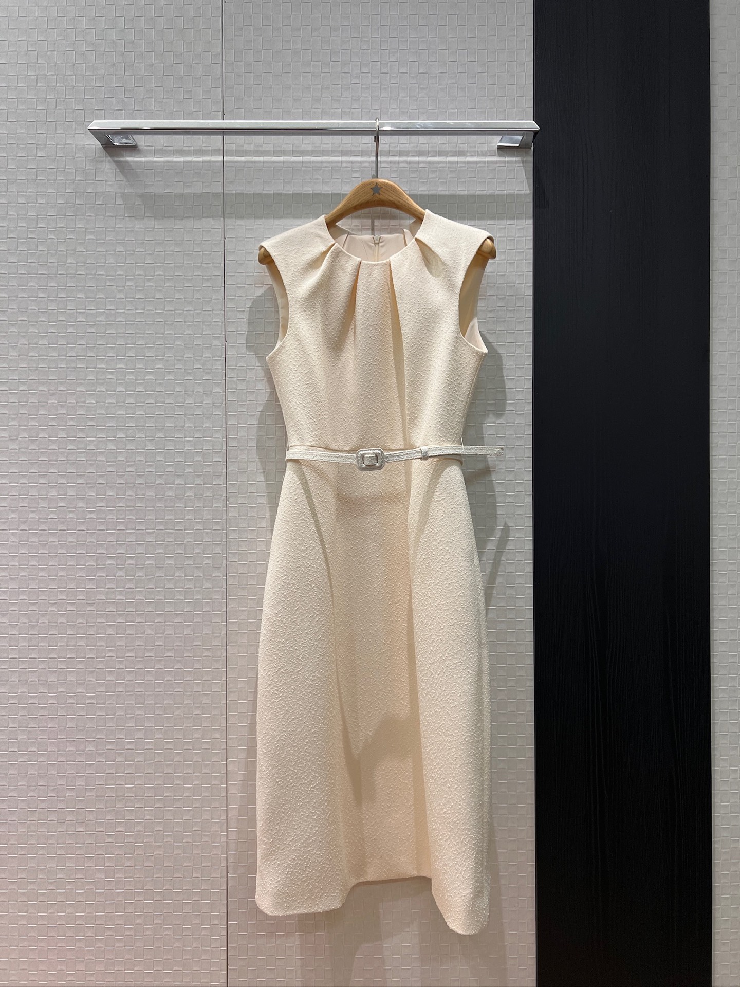 NO:587472,New style Chongchong 26 early spring vacation French minimalist tweed sleeveless dress Round neck pleated design delivery belt waist decoration Pockets on both sides Slim and slim Elegant black and white S-XL, skirts, alexander wang19860909新款冲冲26早春度假 法式极简粗花呢无袖连衣裙 圆领褶皱设计配送腰带收腰装饰 两侧有口袋 修身显瘦 优雅气质黑色白色 S-XL,,skirts,alexander wang,Women's clothing