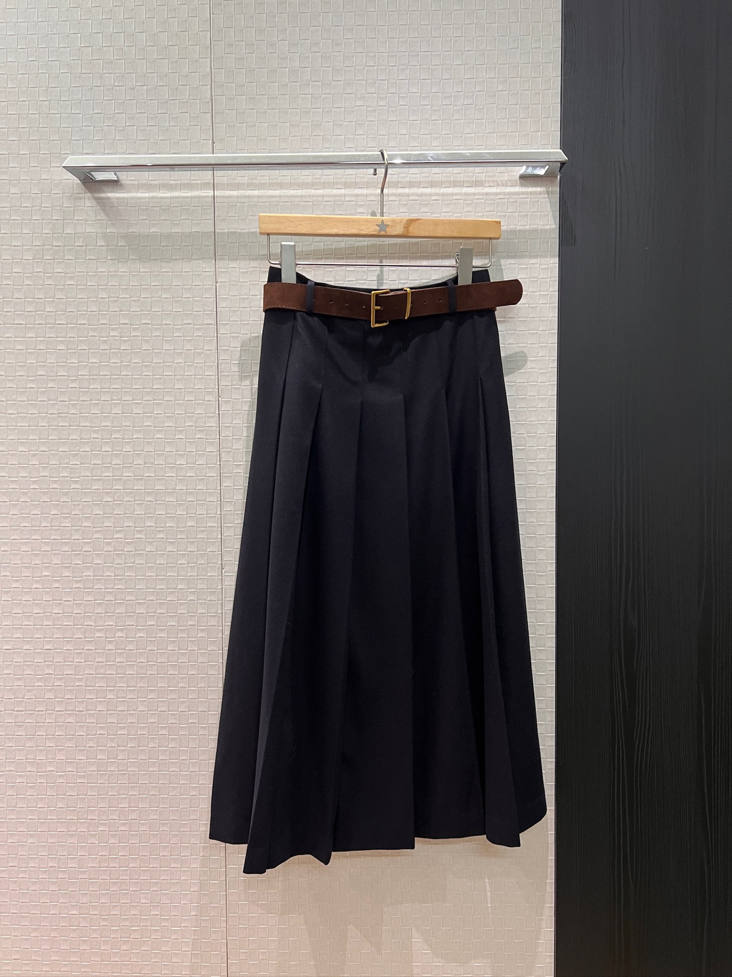 NO:578092,New belt decoration, pleated stitching, asymmetrical long skirt and half skirt, college style, casual and fashionable, age-reducing, versatile and ladylike temperament, dark blue, dark gray, S-XL,,skirts,alexander wang19860909新款腰带装饰百褶拼接不对称长裙半裙学院风 休闲时尚 减龄百搭名媛气质 深蓝深灰 S-XL,,skirts,alexander wang,Women's clothing