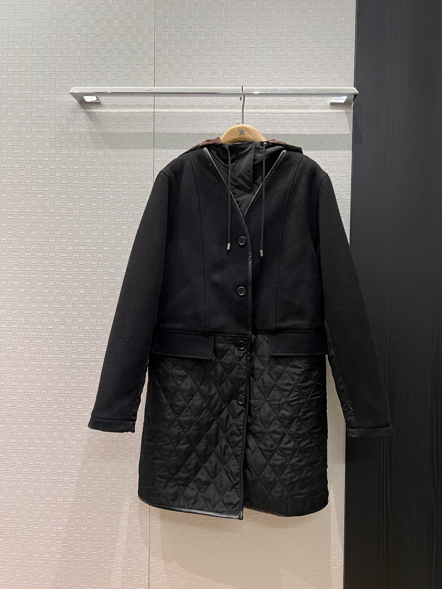 NO:578838,New fake two-piece design, hooded wool spliced ​​quilted mid-length coat with detachable hood, multiple ways to wear, loose and casual, fashionable and versatile SML,,jackets & coats,hats,alexander wang19860909新款假两件设计 连帽羊毛呢拼接夹棉中长款外套帽子可拆卸 多种穿法搭配 宽松休闲 时尚百搭 SML,,jackets & coats,hats,alexander wang,Women's clothing