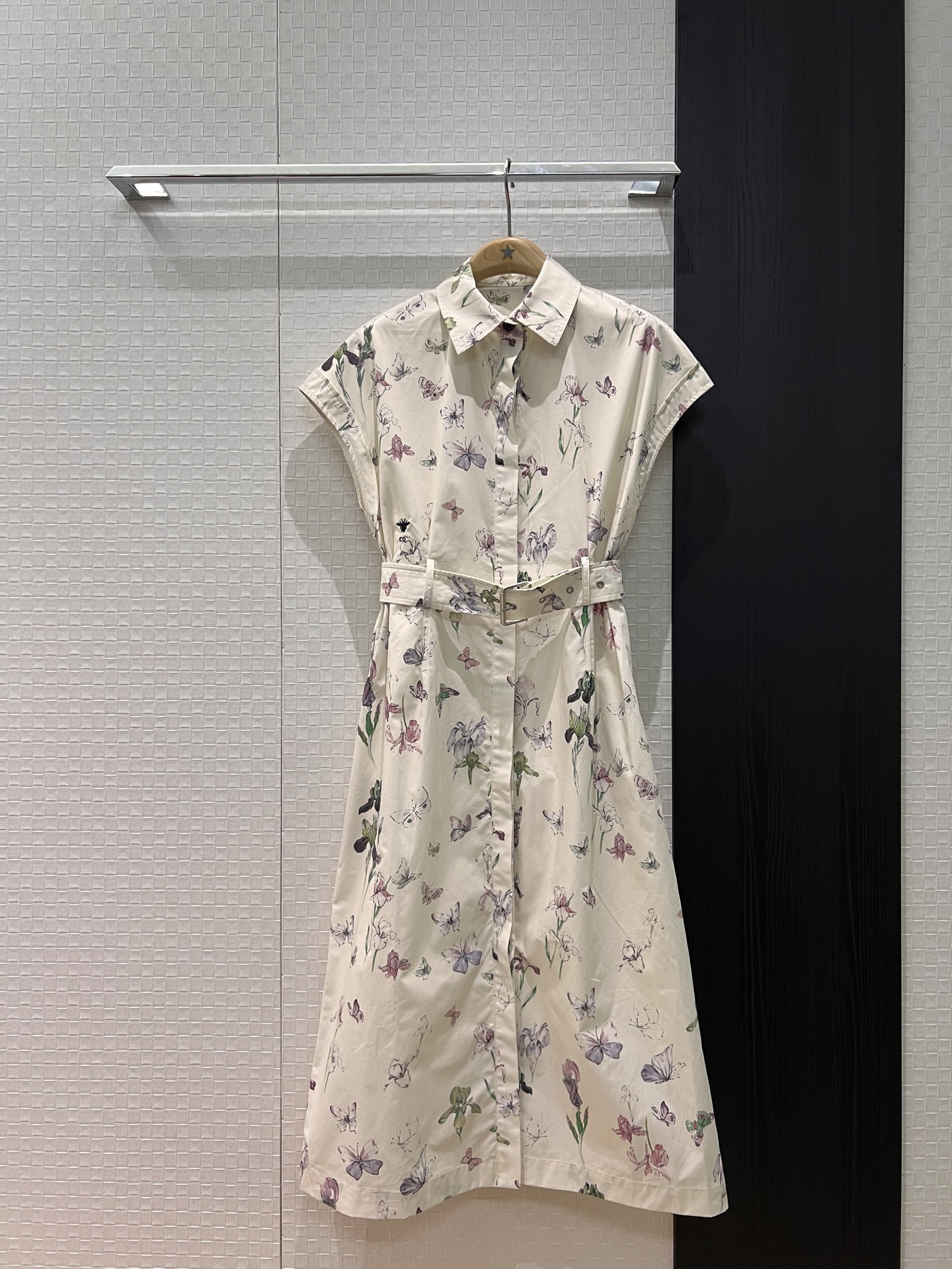 NO:579381,New 26 early spring vacation, hand-painted butterfly flower lapel drop shoulder sleeve dress, long skirt cotton print, belt waist decoration, pockets on both sides, fashionable and casual S-XL,,skirts,alexander wang19860909新款26早春度假 手绘蝴蝶花翻领落肩袖连衣裙 长裙棉布印花 系腰带收腰装饰 两侧有口袋 时尚休闲S-XL,,skirts,alexander wang,Women's clothing