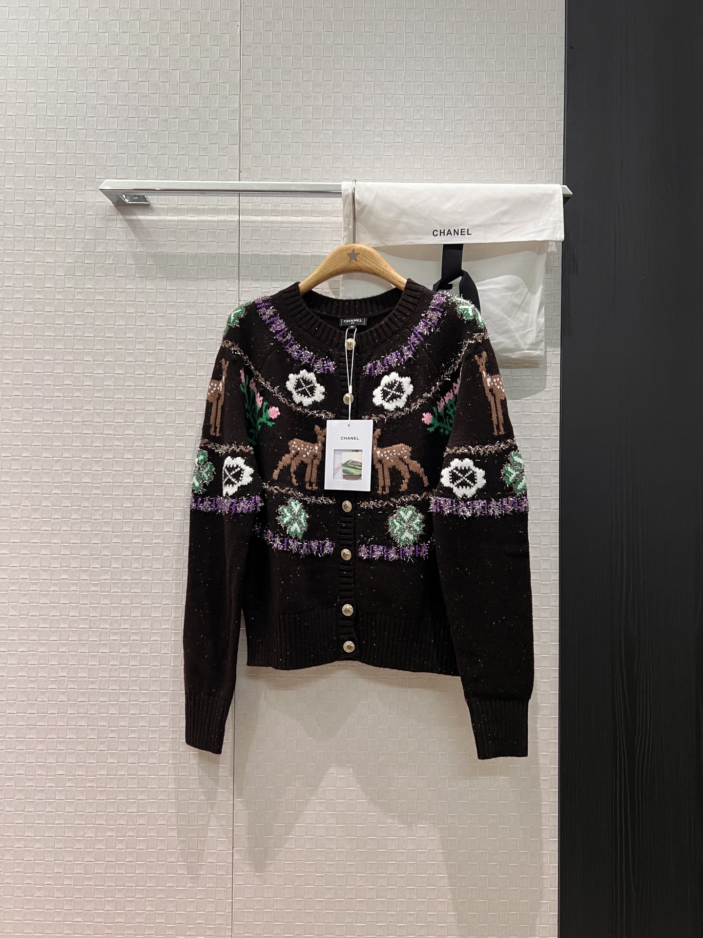 NO:590099,New 25N Ski Series Atmosphere Fair Isle Christmas Sweater Knitted Wool Cardigan Jacket Heavy Industry Four-leaf Clover Deer Embroidery Jacquard Round Neck Long Sleeve Age-Reducing Versatility Delivery Storage Bag Cloth Bag Purple Brown Apricot SML,,jackets & coats,sweaters,alexander wang19860909新款25N滑雪系列 氛围感费尔岛圣诞毛衣 针织羊毛开衫外套重工四叶草小鹿刺绣提花 圆领长袖减龄百搭 配送收纳袋布包 紫色咖色杏色 SML,,jackets & coats,sweaters,alexander wang,Women's clothing