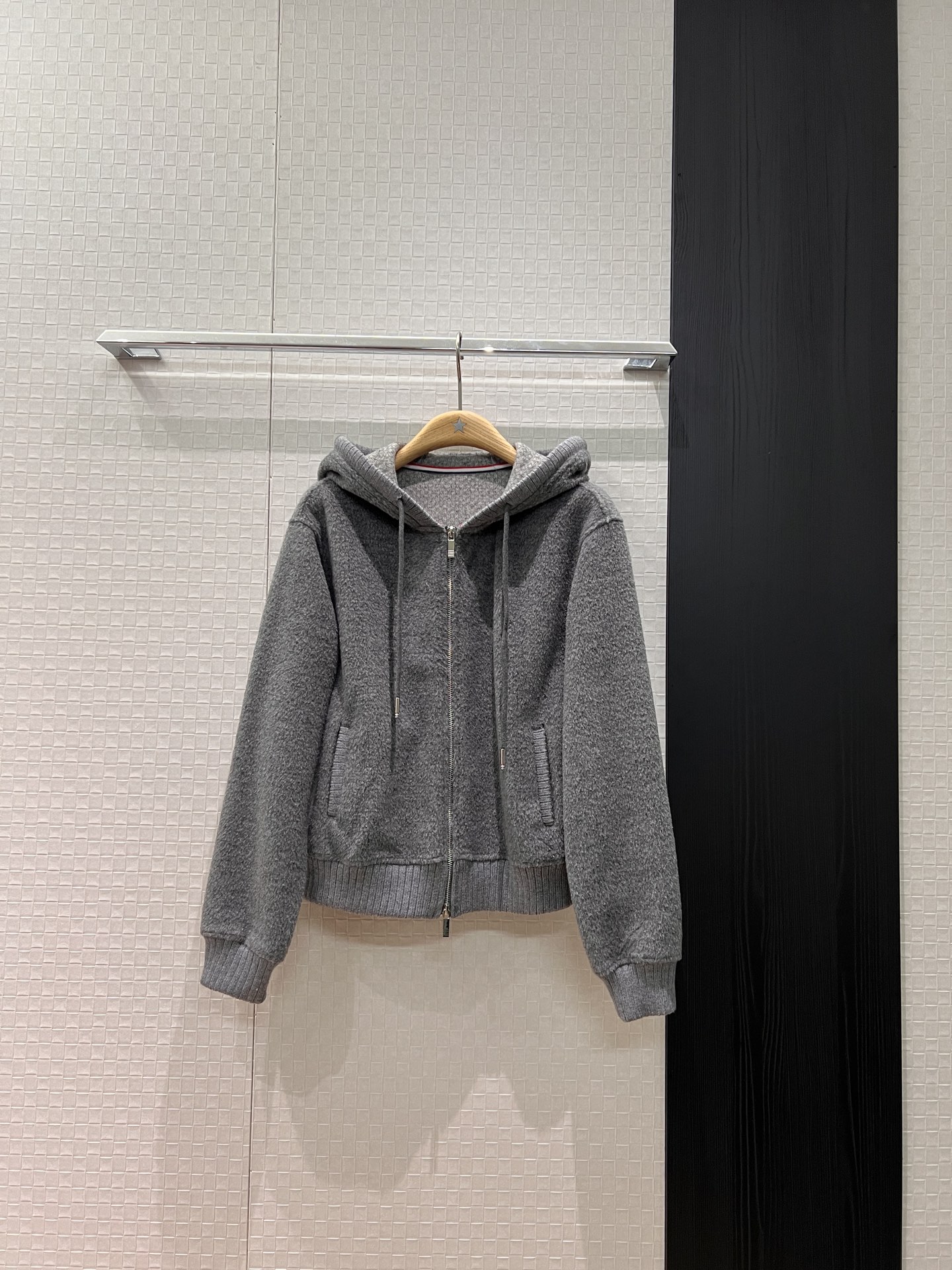 NO:591039,New TB hooded zipper wool jacket, college style, loose and casual, versatile for age reduction, gray and pink SML,,jackets & coats,hats,alexander wang19860909新款TB连帽拉链羊毛外套学院风 宽松休闲 减龄百搭灰色粉色 SML,,jackets & coats,hats,alexander wang,Women's clothing